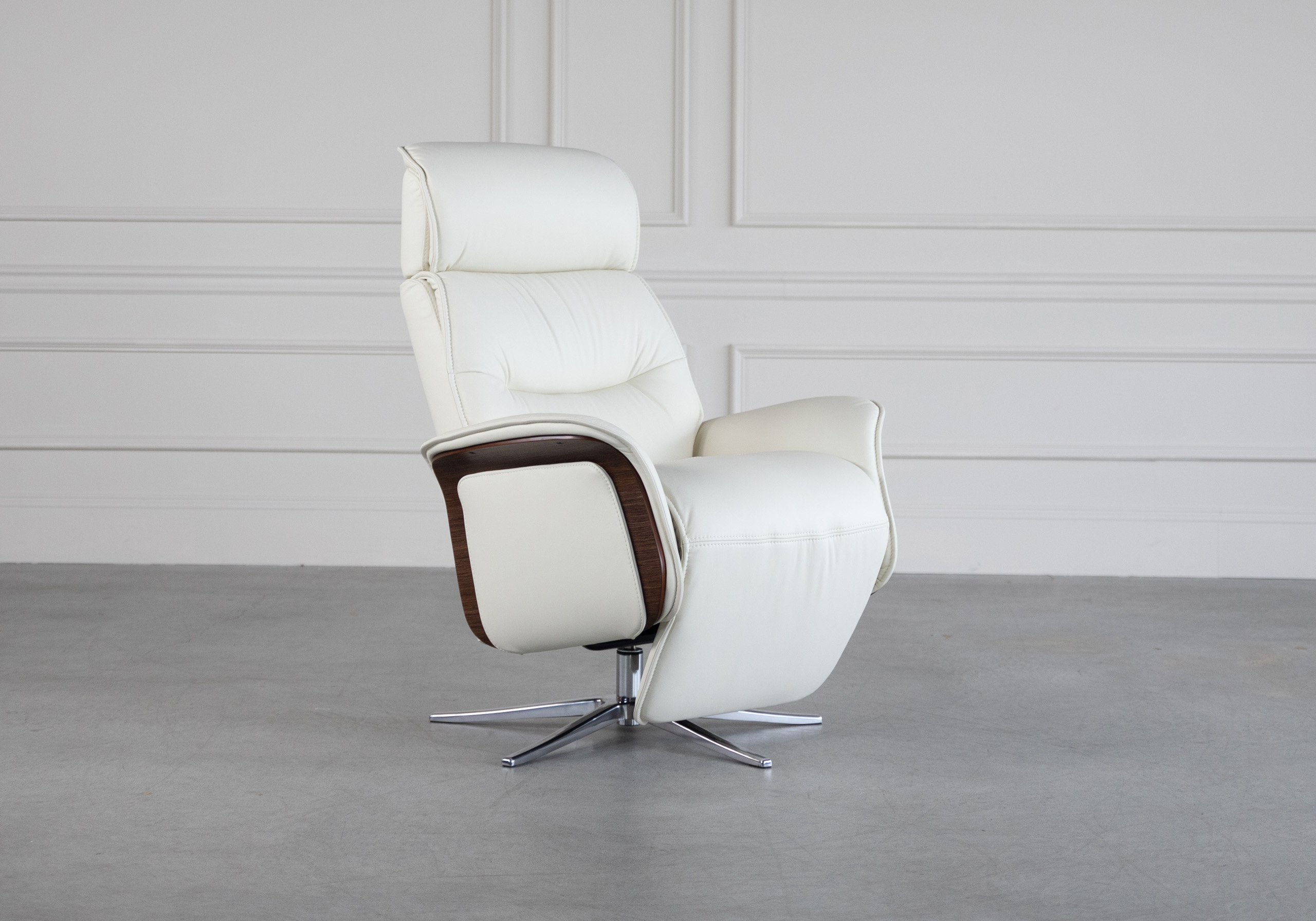Space SPI 5300 Recliner Snow Angle Chrome