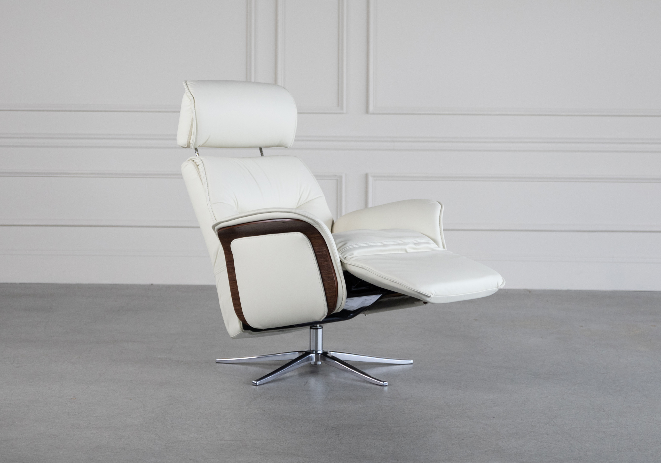 Space SPI 5300 Recliner Snow Recline Chrome