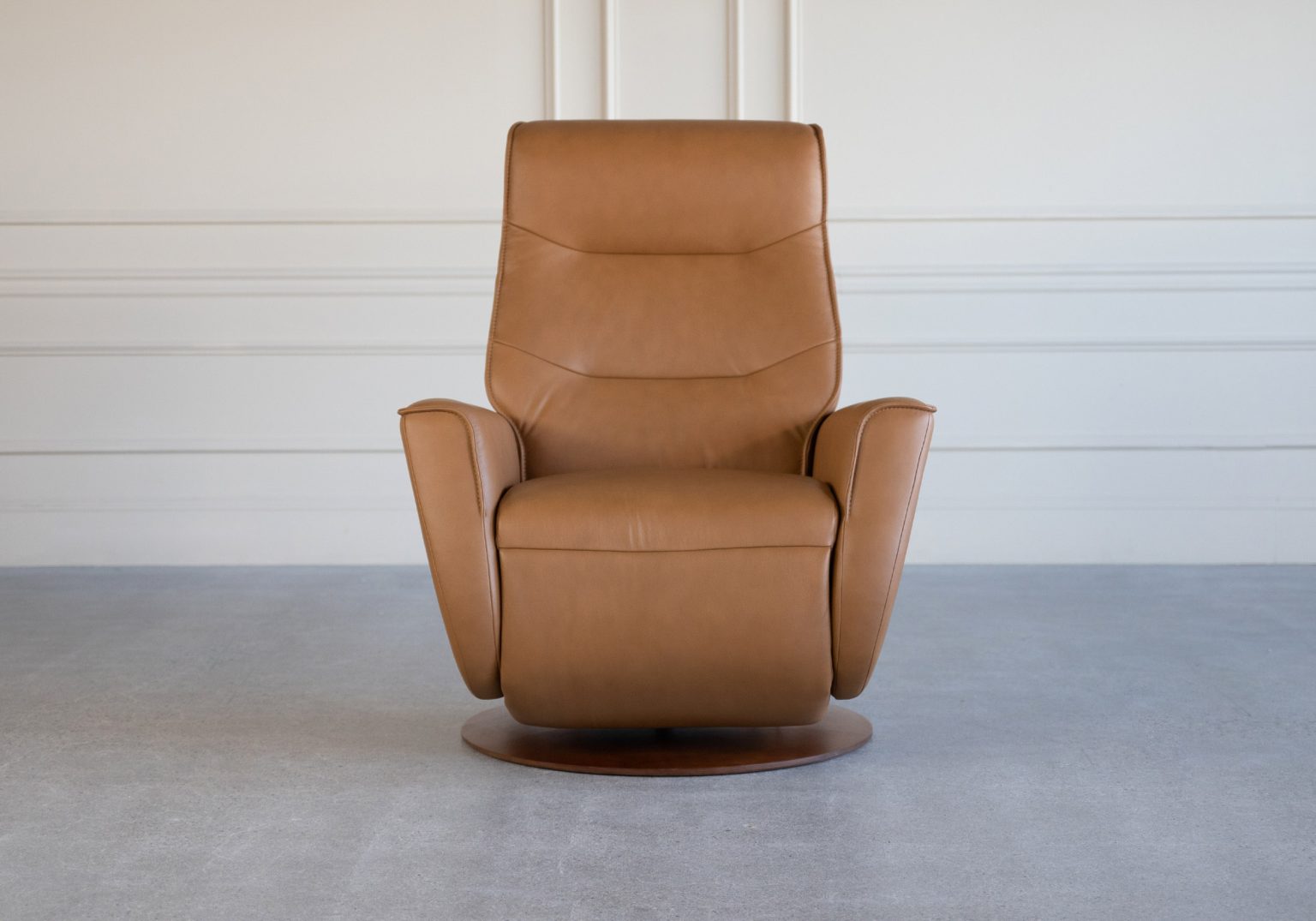 valetta leather recliner front