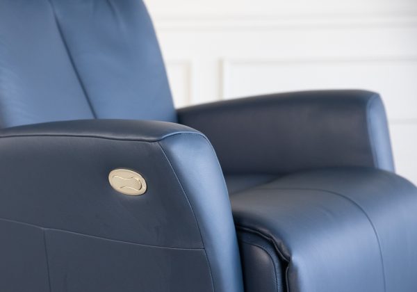 Cobra Recliner in Midnight, Detail