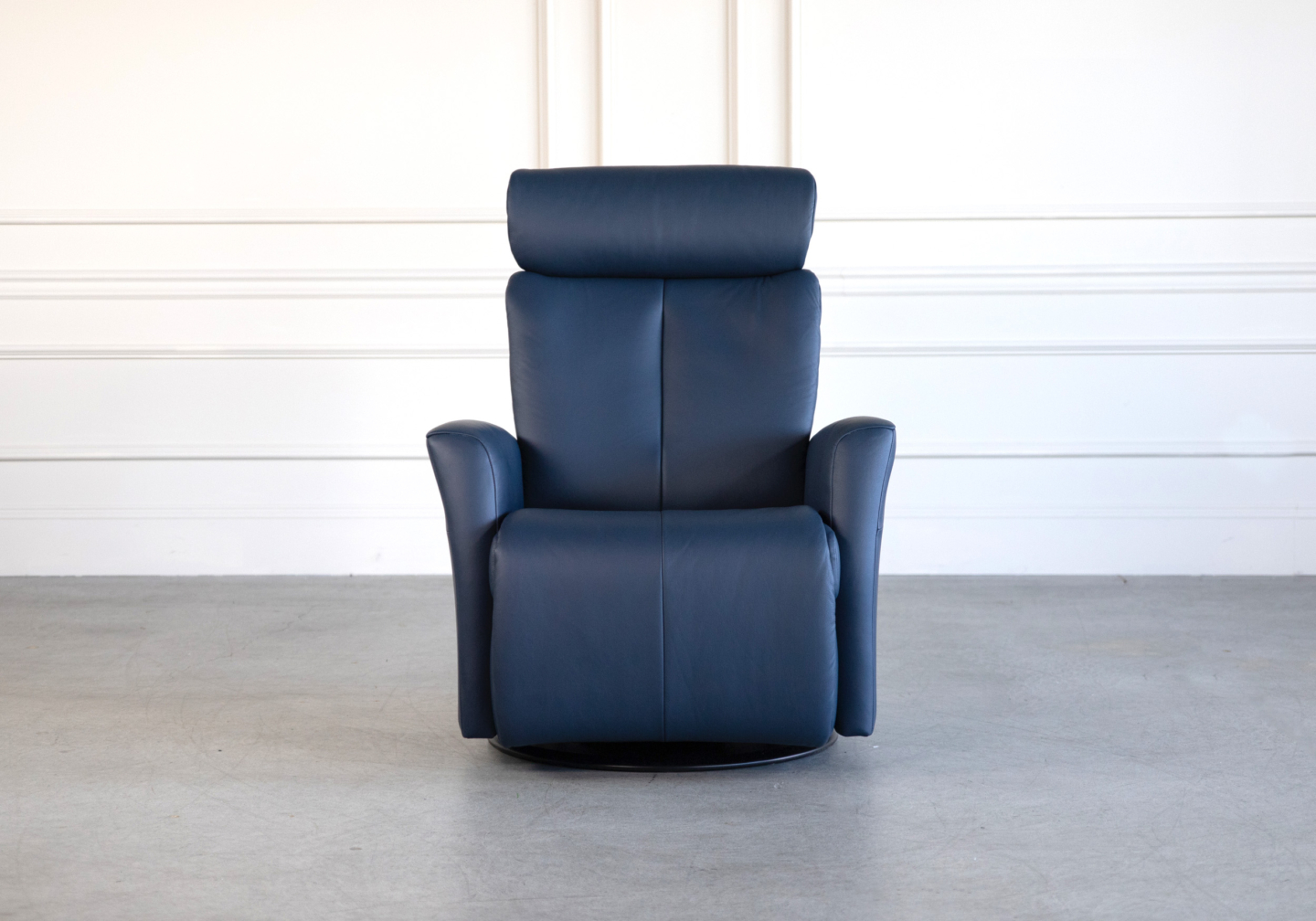 Cobra Recliner Midnight Front