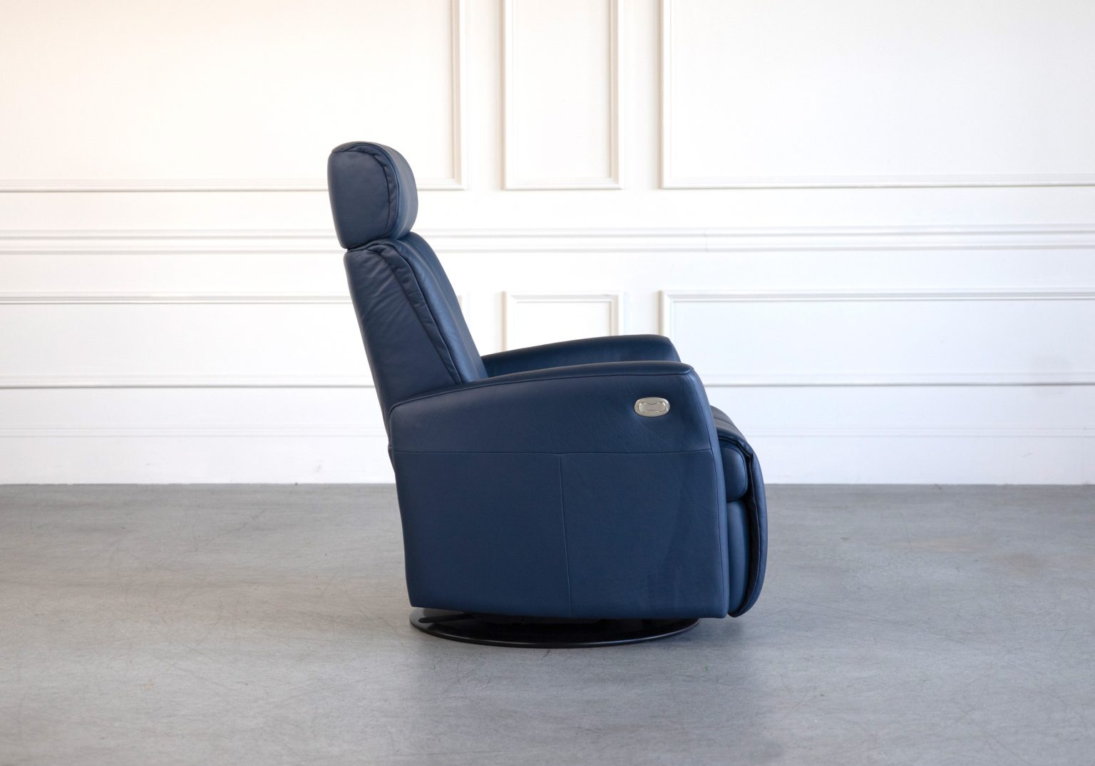 Cobra Recliner Midnight Side