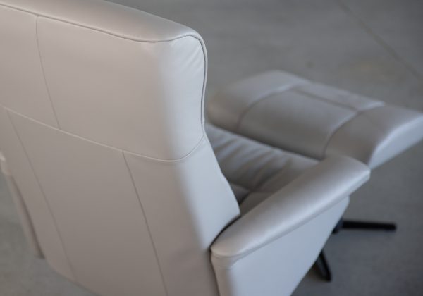 Rome Recliner in Frost, Detail