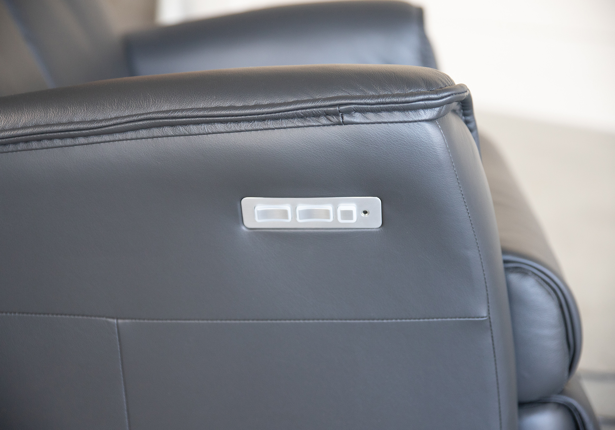 Sirius Recliner Onyx Detail Sirius Recliner Onyx Detail