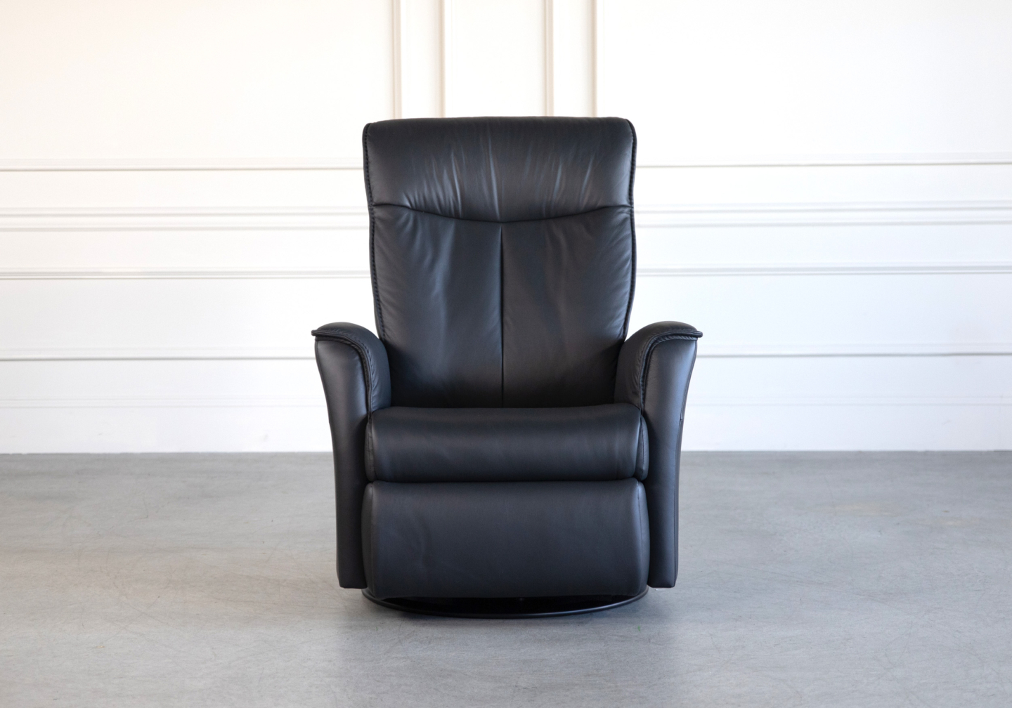 Sirius Recliner Onyx Front