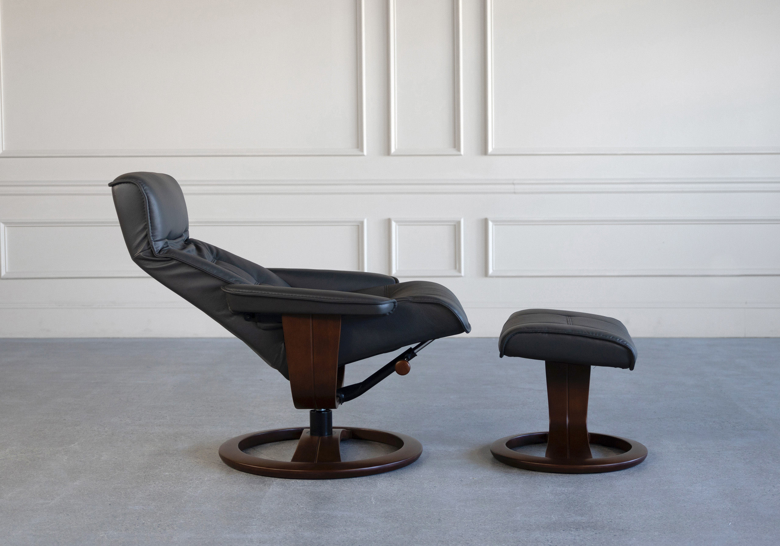 Bravo Recliner Graphite Recline