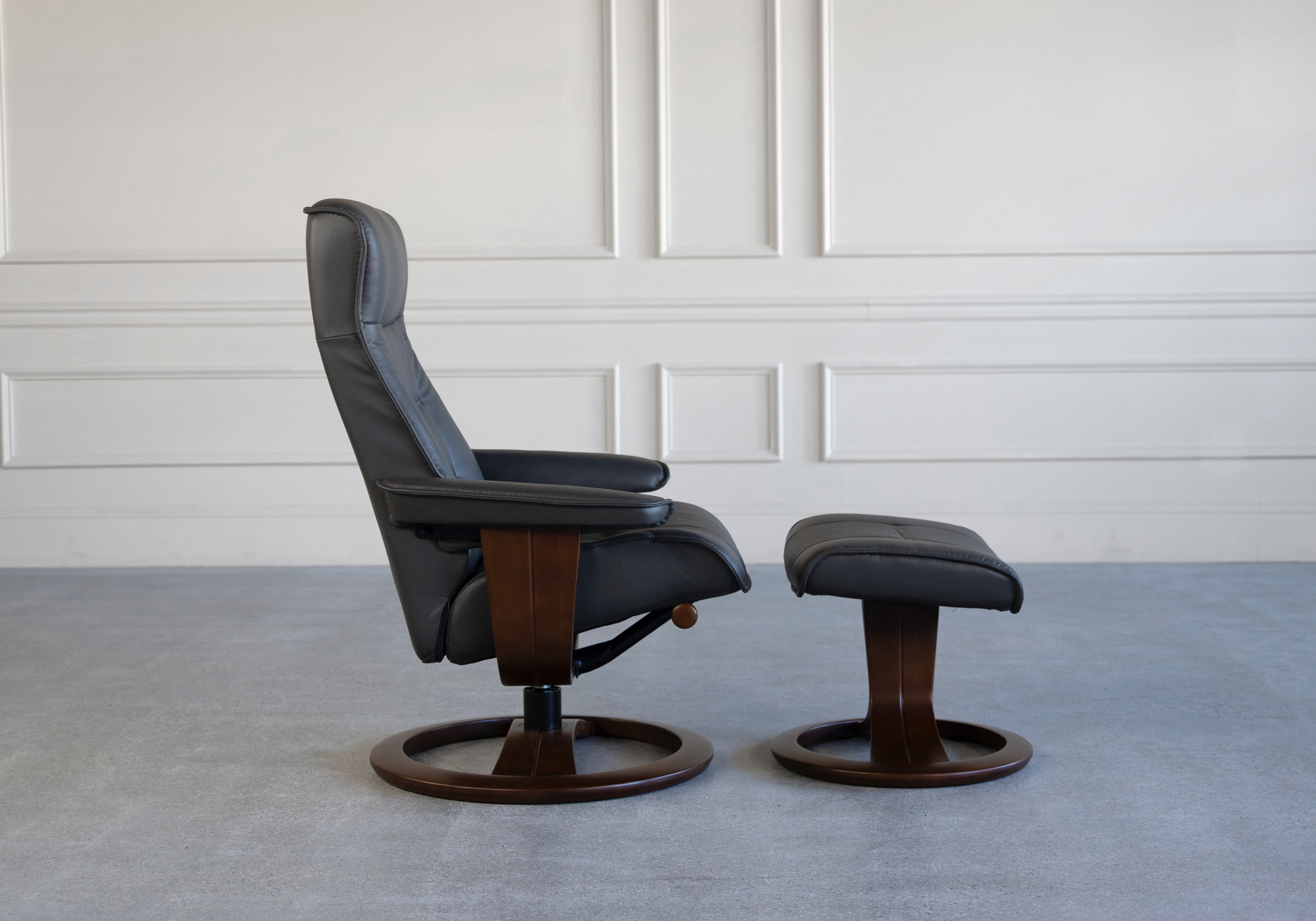 Bravo Recliner Graphite Side