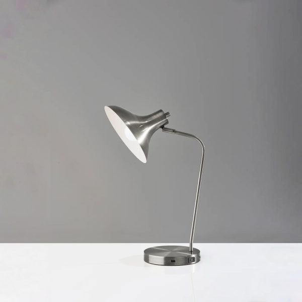 cleo-desk-lamp