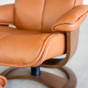 captain cognac leather recliner chair close up captain cognac leather recliner chair close up