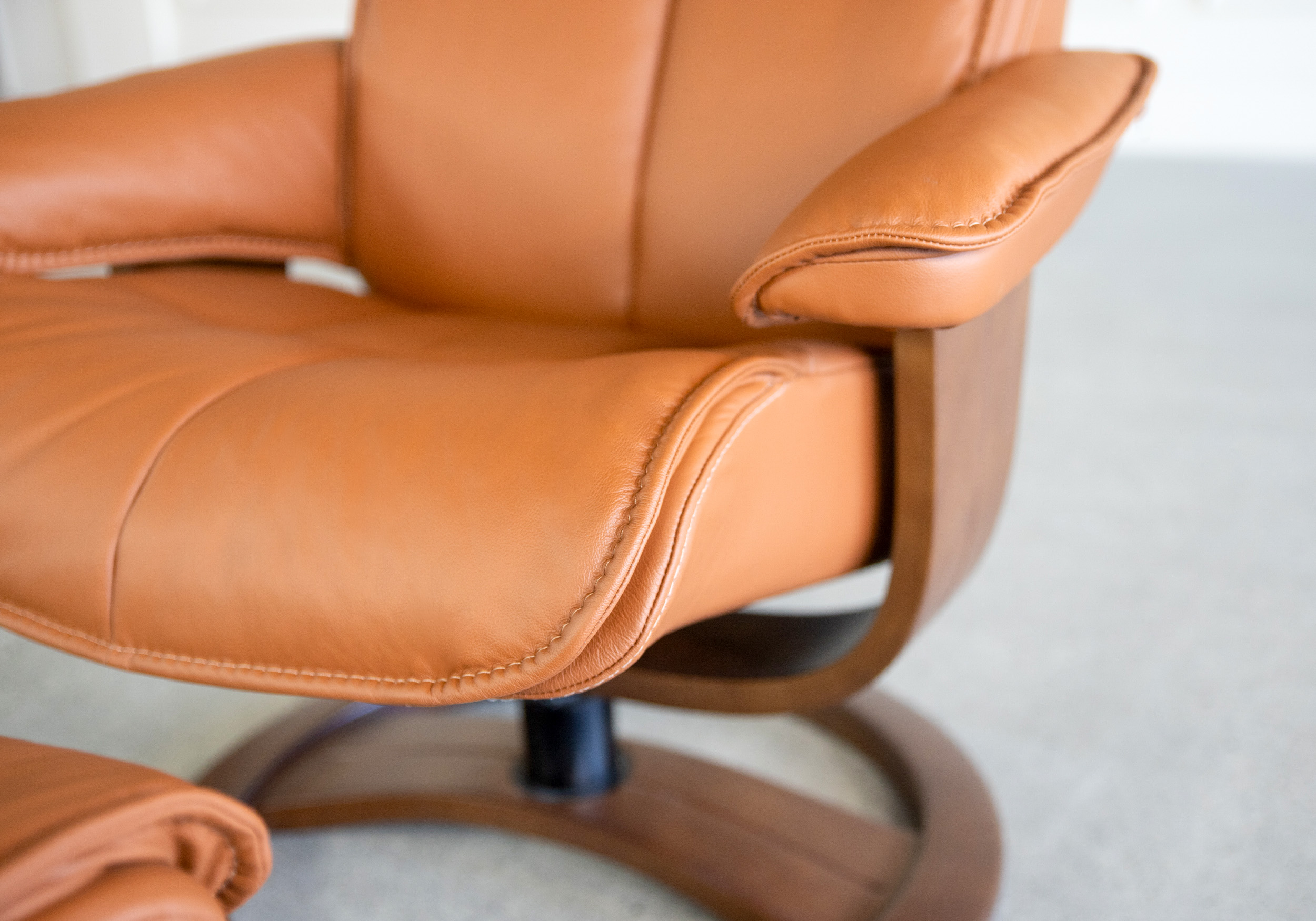 captain cognac leather recliner chair close up captain cognac leather recliner chair close up