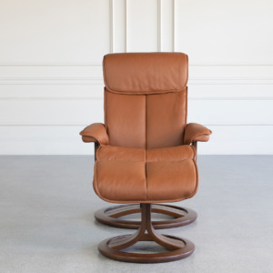 captain cognac leather recliner front captain cognac leather recliner front