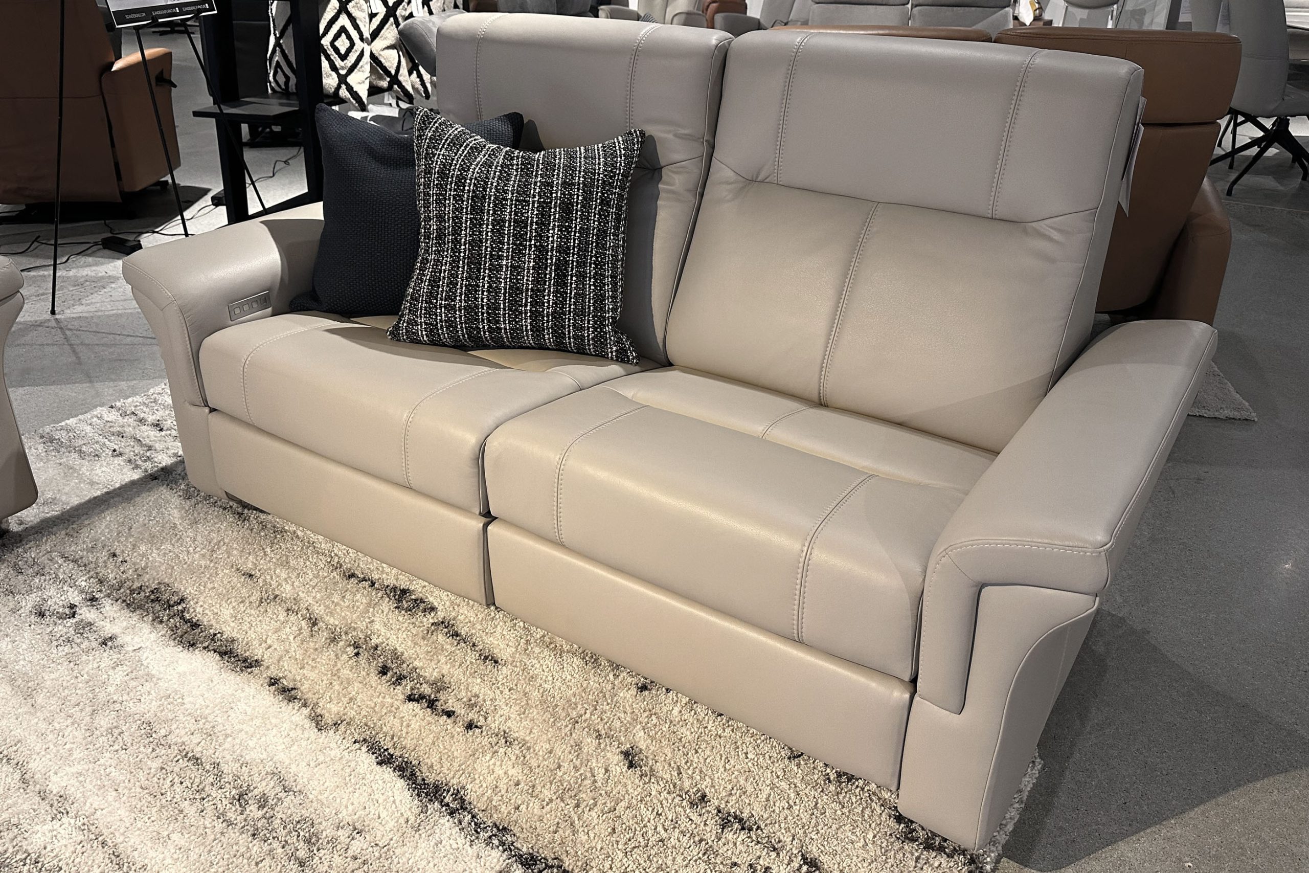 IMG Melbourne Loveseat