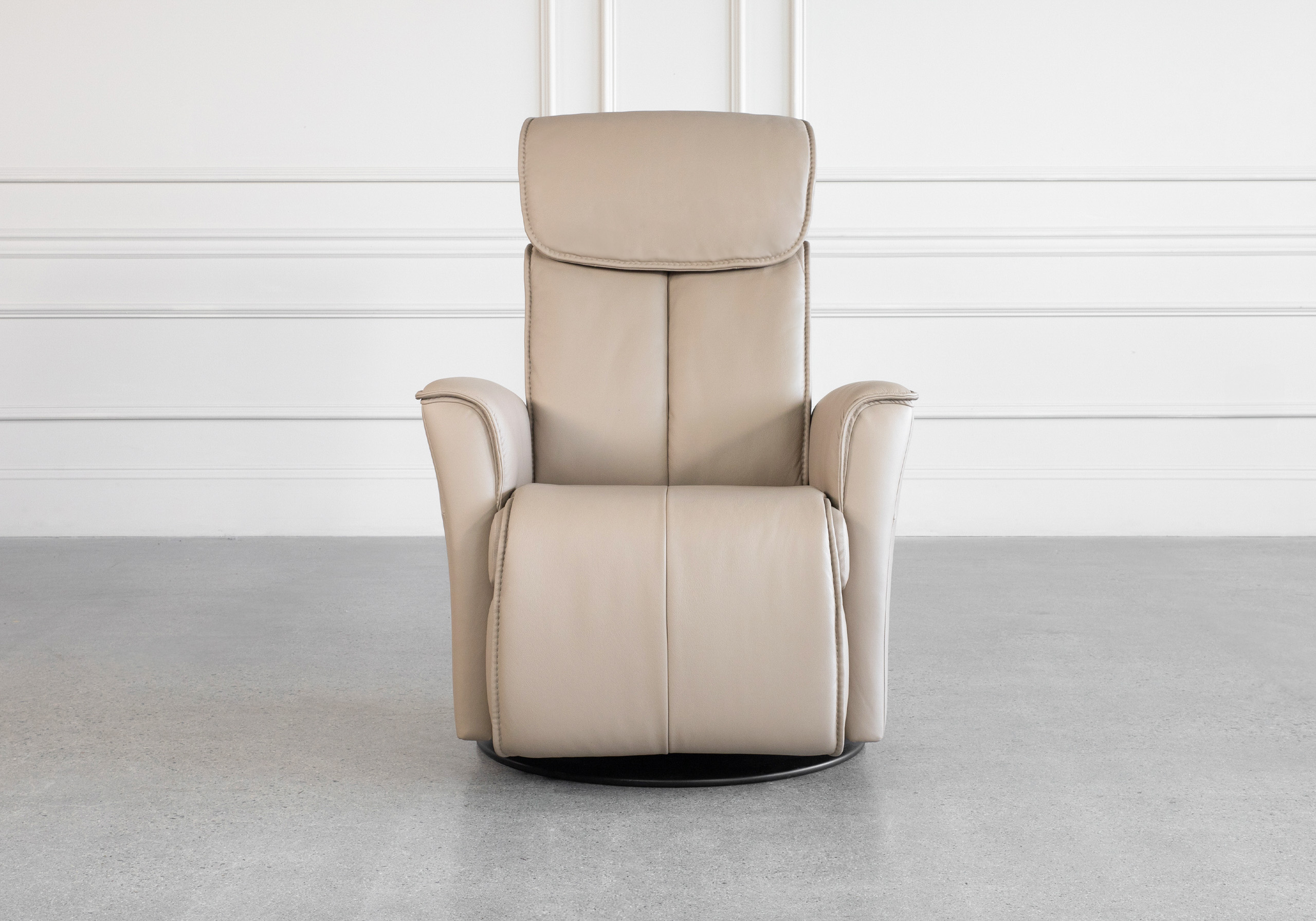Commander GP377 Sandstorm Leather Recliner Front
