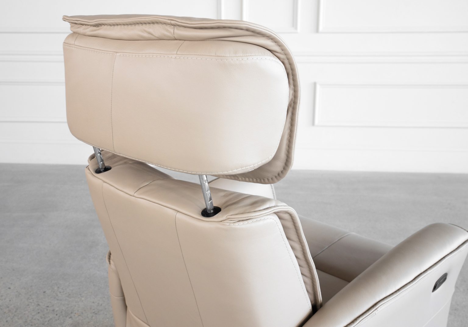 Commander GP377 Sandstorm Leather Recliner Headrest