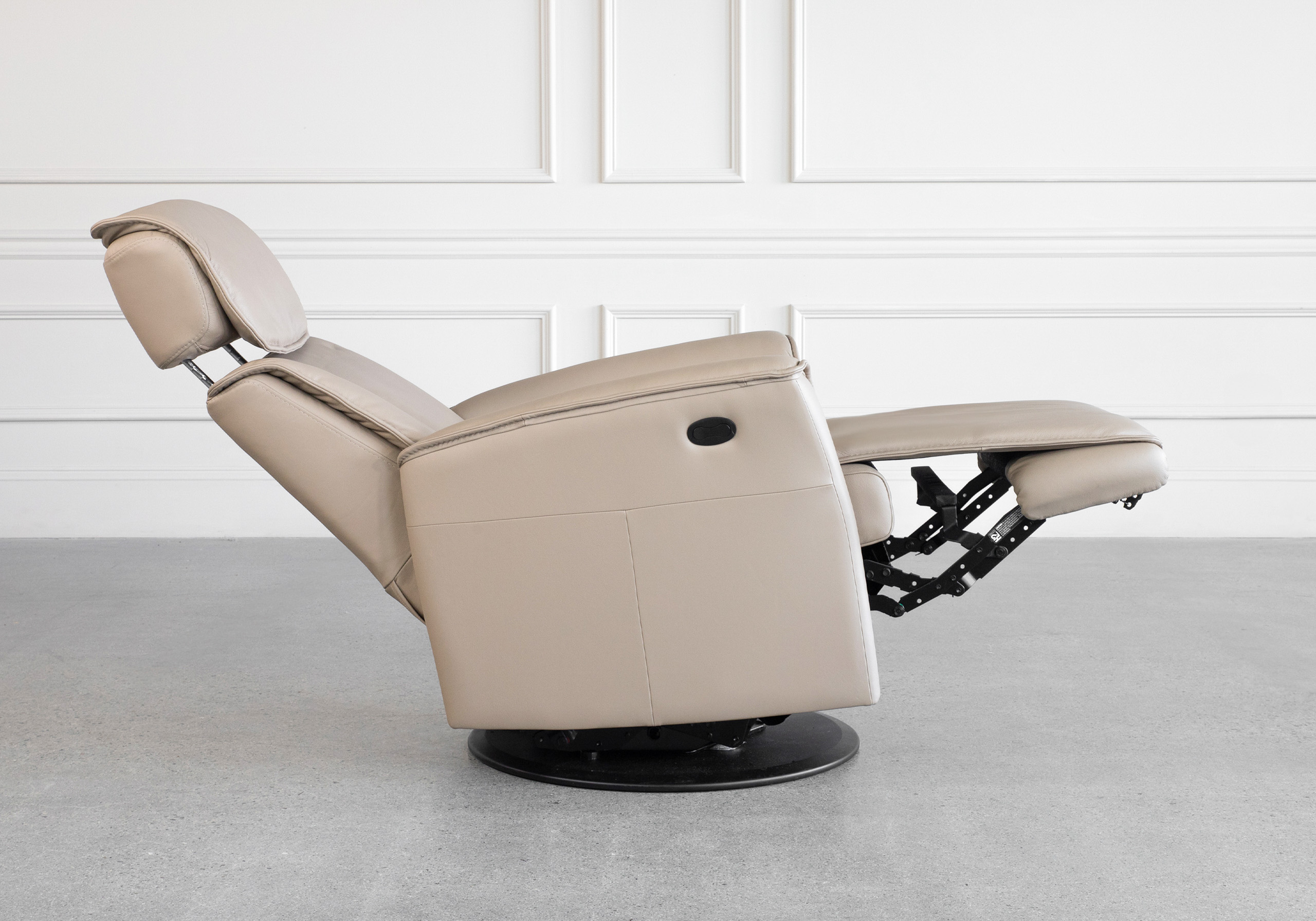 Commander GP377 Sandstorm Leather Recliner Side P