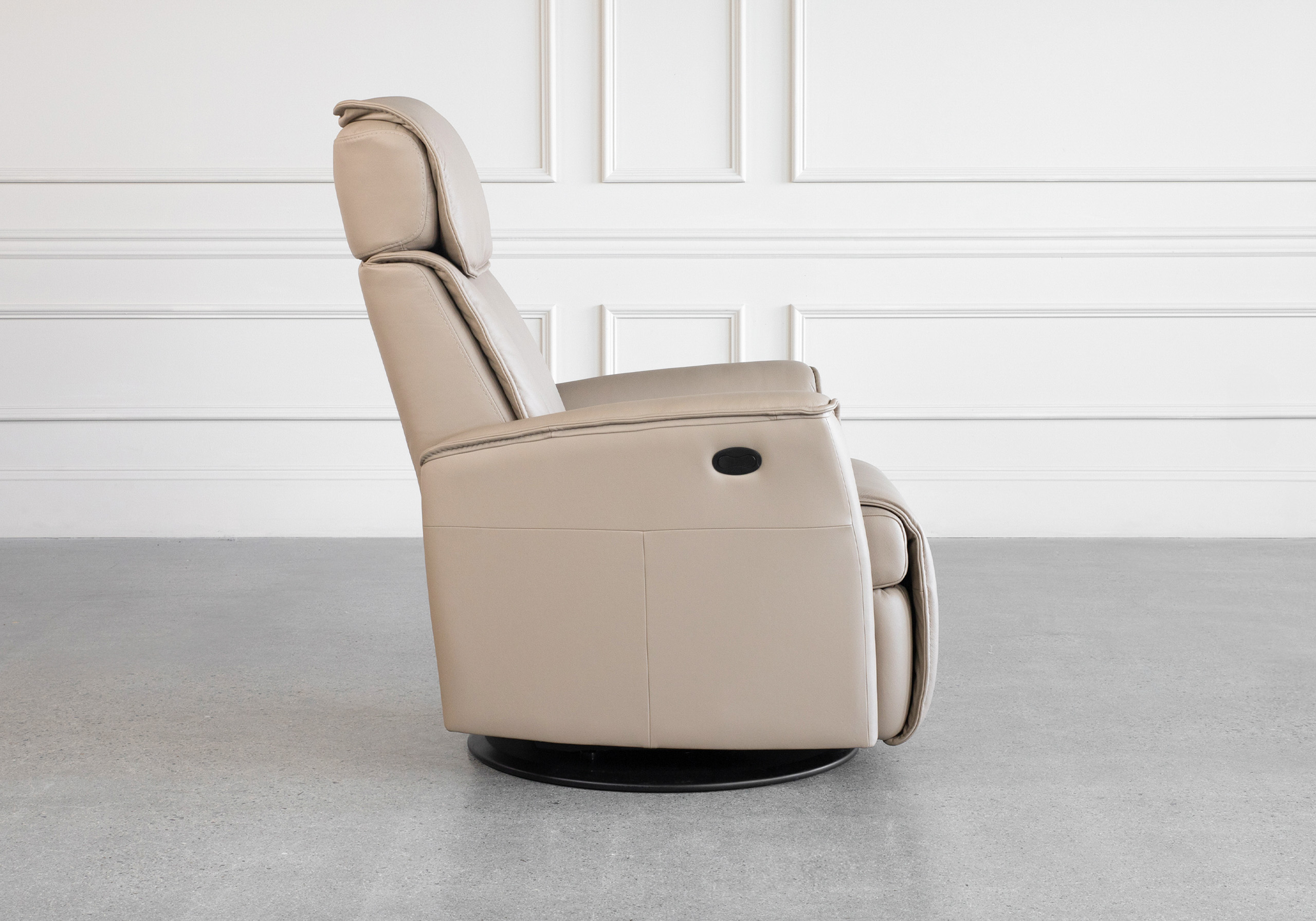 Commander GP377 Sandstorm Leather Recliner Side