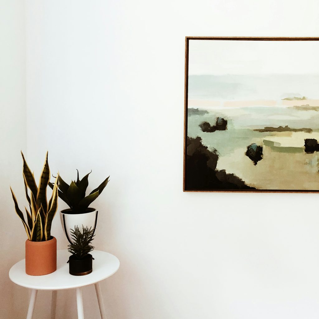 How to Choose the Right End or Side Table for Your Living Room