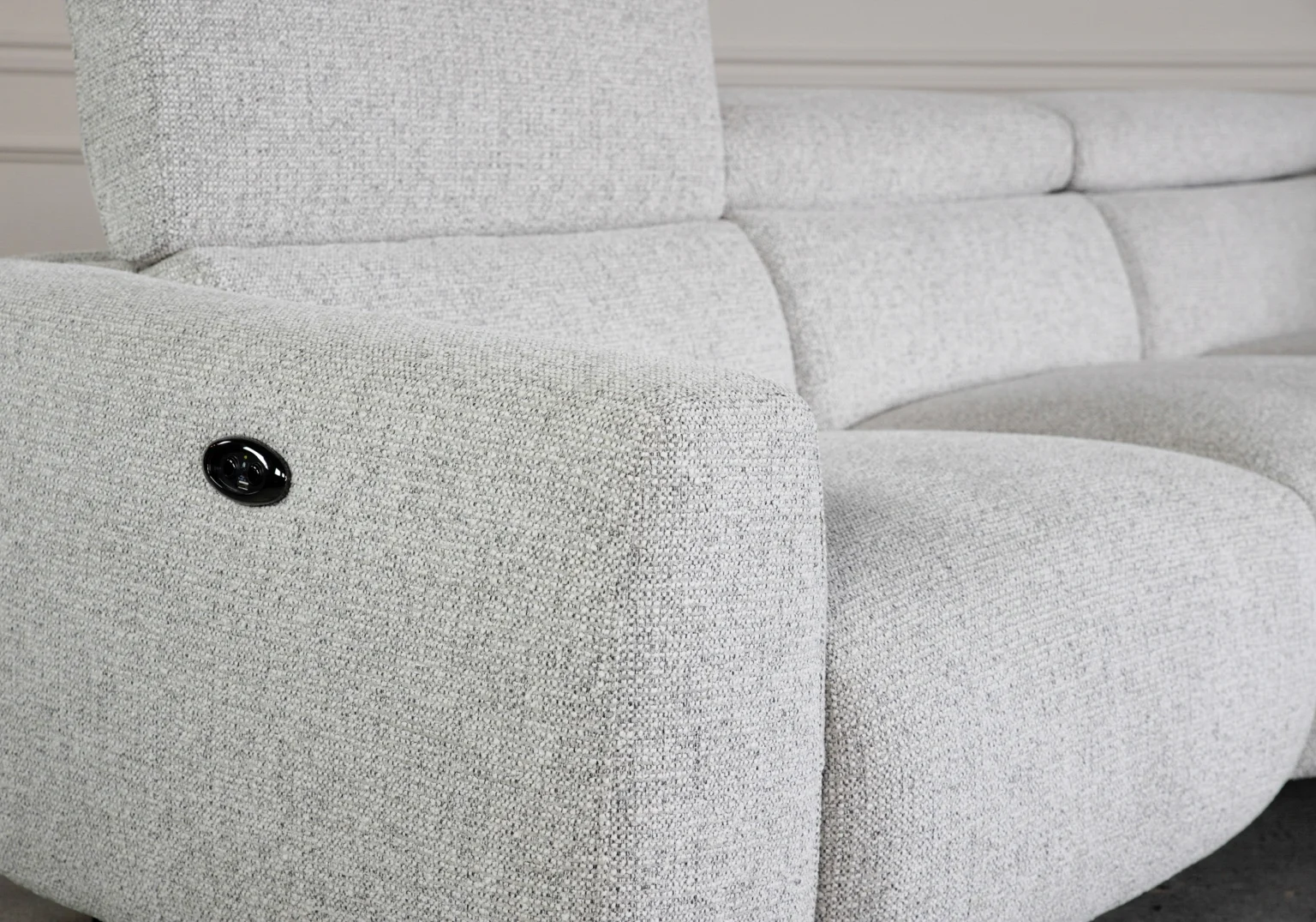 Carla Mil Oyster Fabric Sectional Details