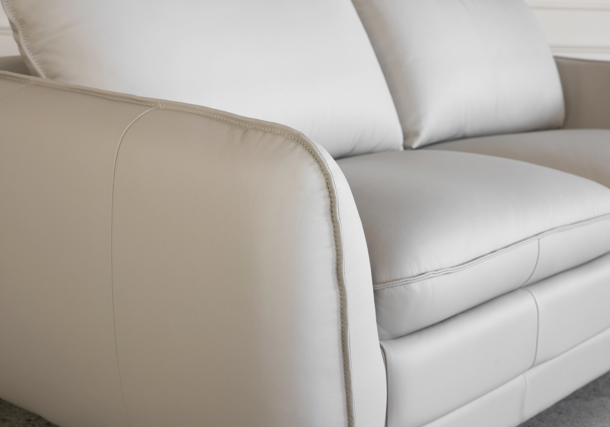 Denise LGrey L20 Leather Sofa Details Denise LGrey L20 Leather Sofa Details