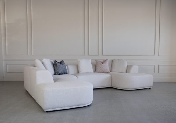Hannah-Sectional-Beige10-Angle1-SR-Pillows