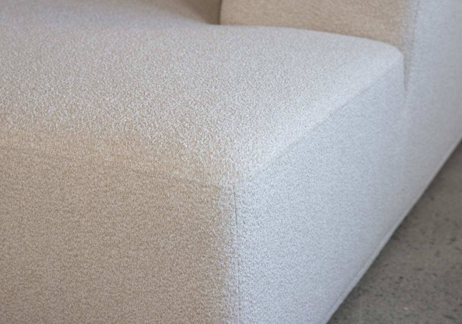 Hannah Sectional Beige10 Close Up