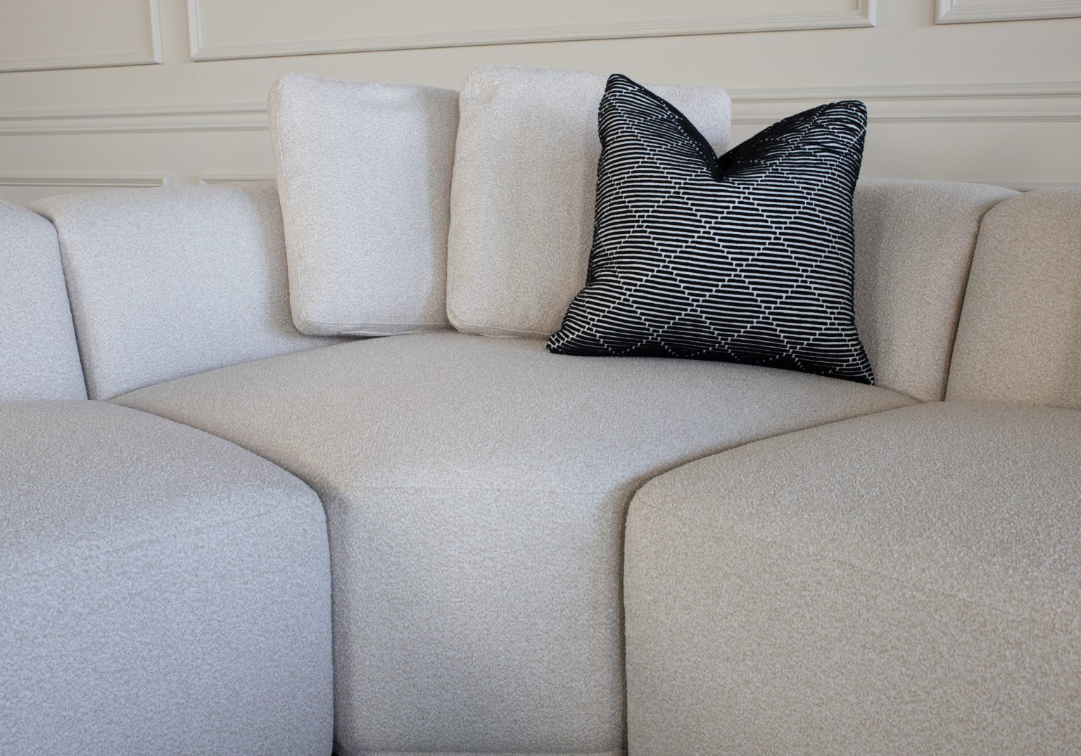 Hannah Sectional Beige10 Close Up 2