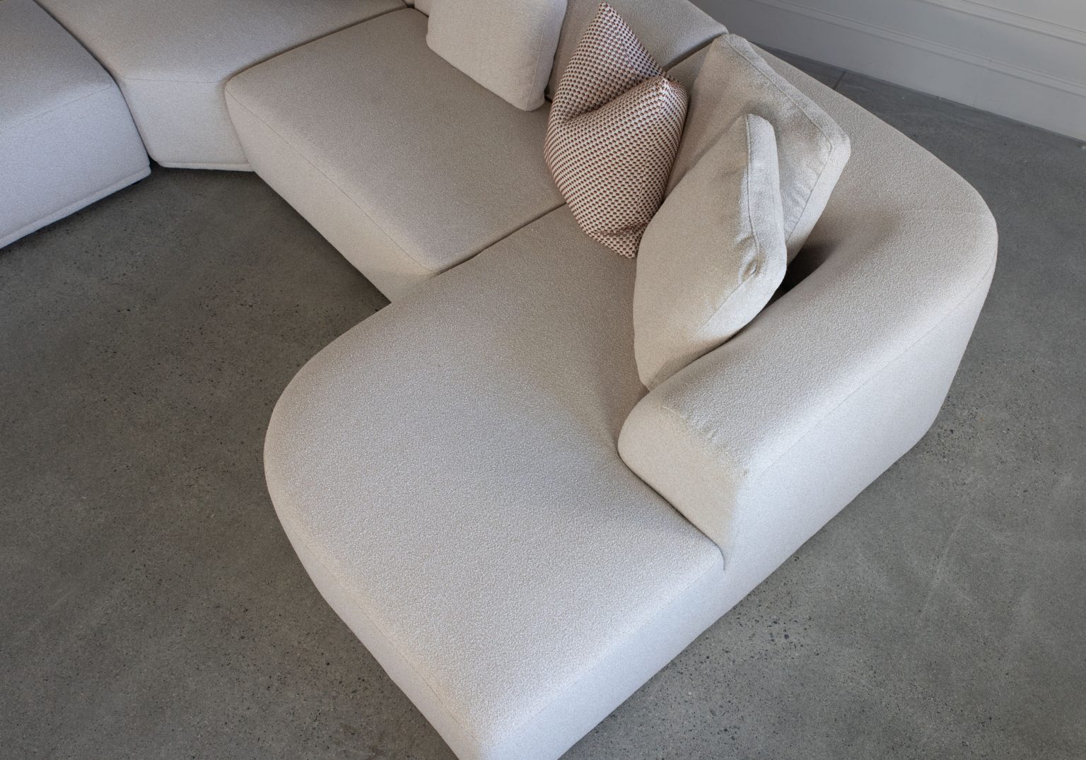 Hannah Sectional Beige10 Detail