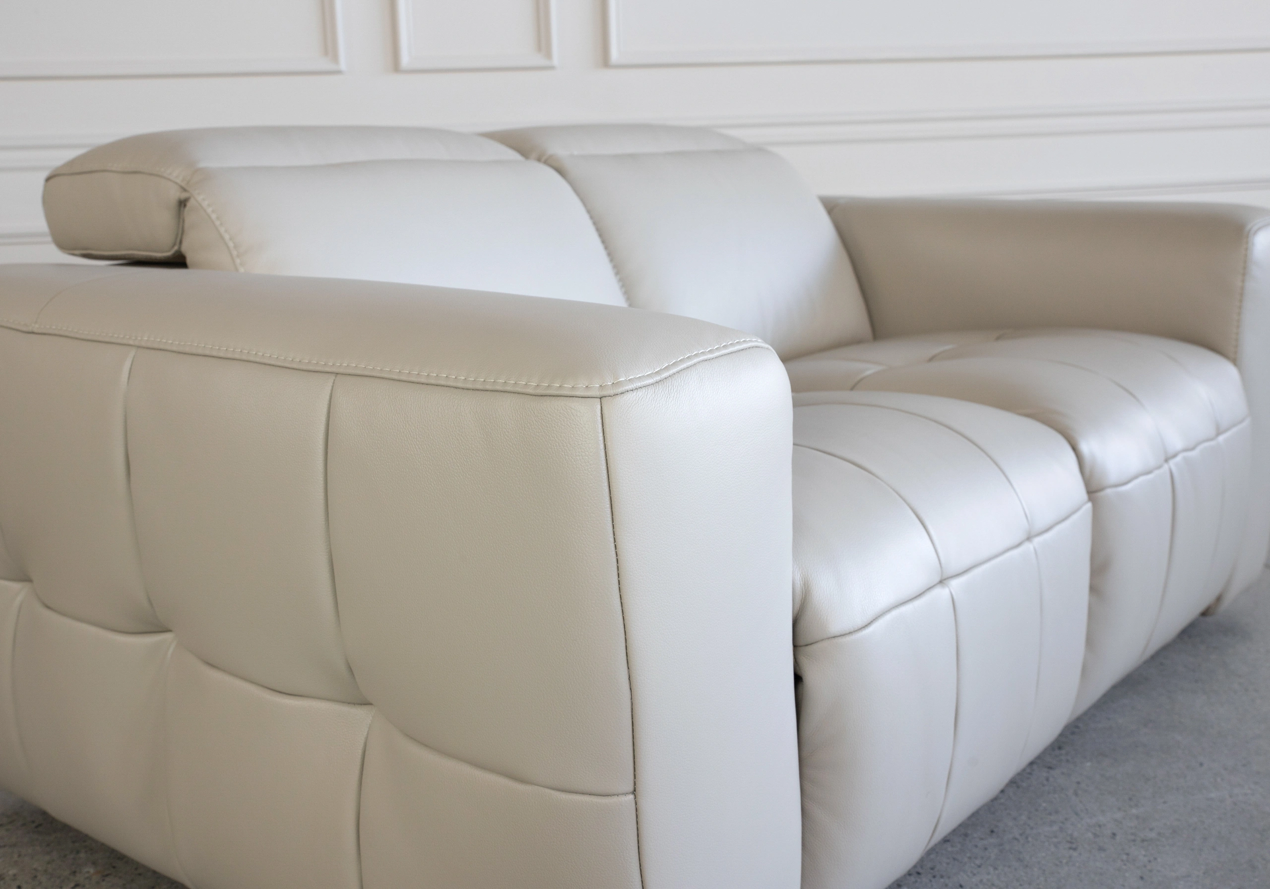 Haven Taupe M5652 Leather Loveseat Details Haven Taupe M5652 Leather Loveseat Details