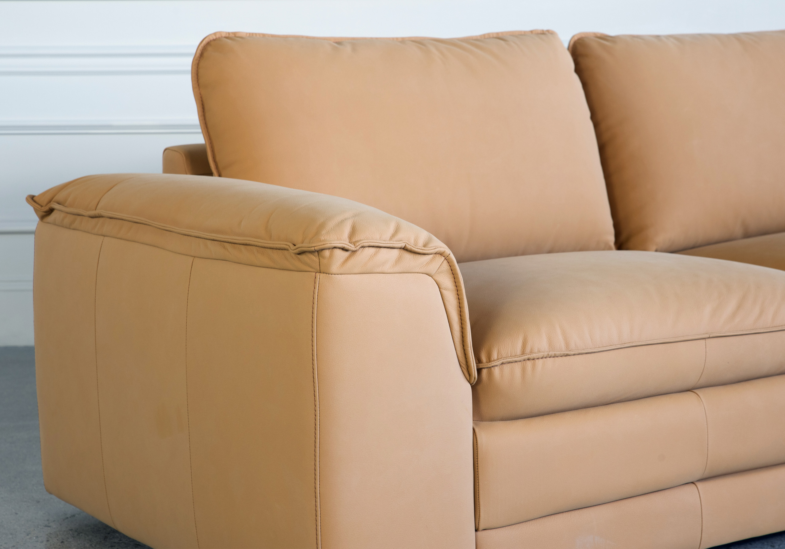 Nicole Sofa Peru Close Up