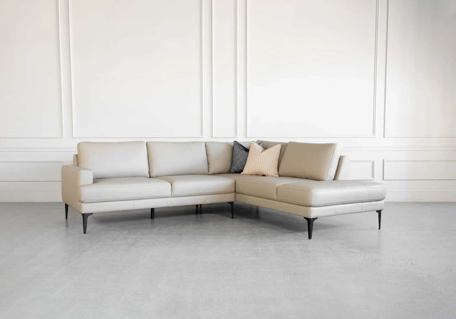 Remi L Mocha 2301 Leather SR Sectional Angle Pillows