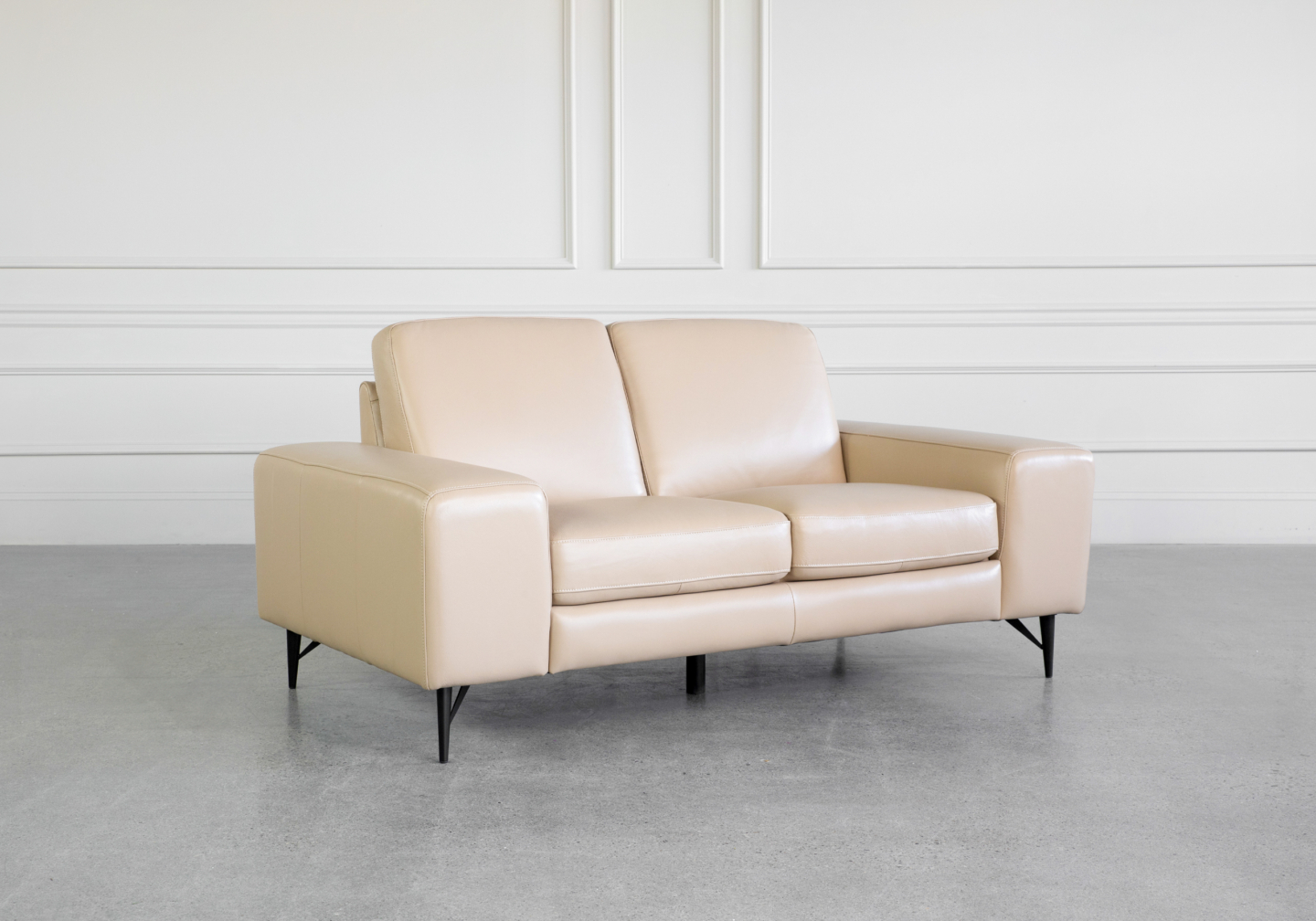 Sergio Mount L97 Leather Loveseat Angle