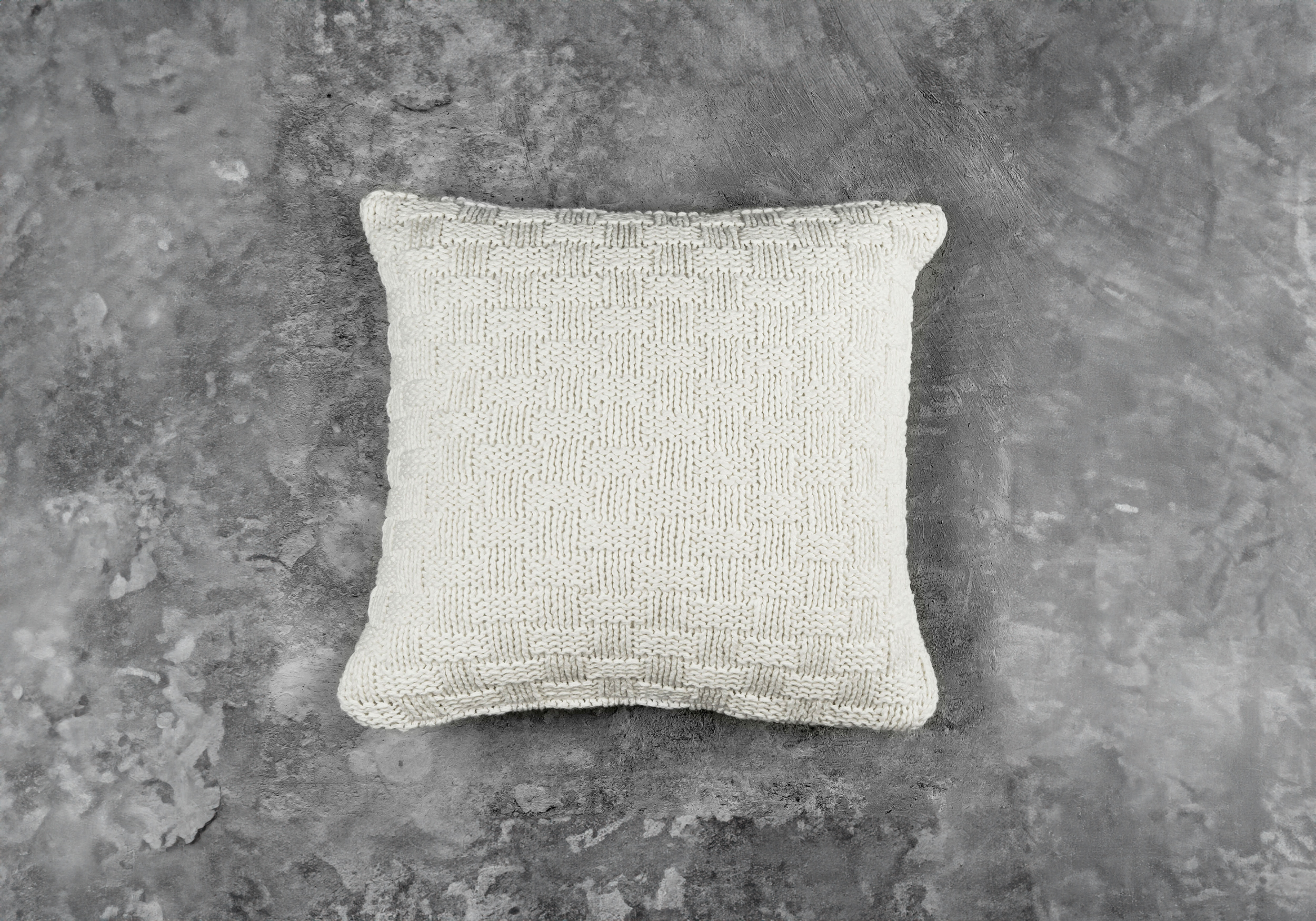 Basket Ivory Pillow Top