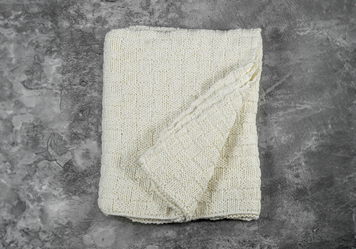 Basket Ivory Throw Fold