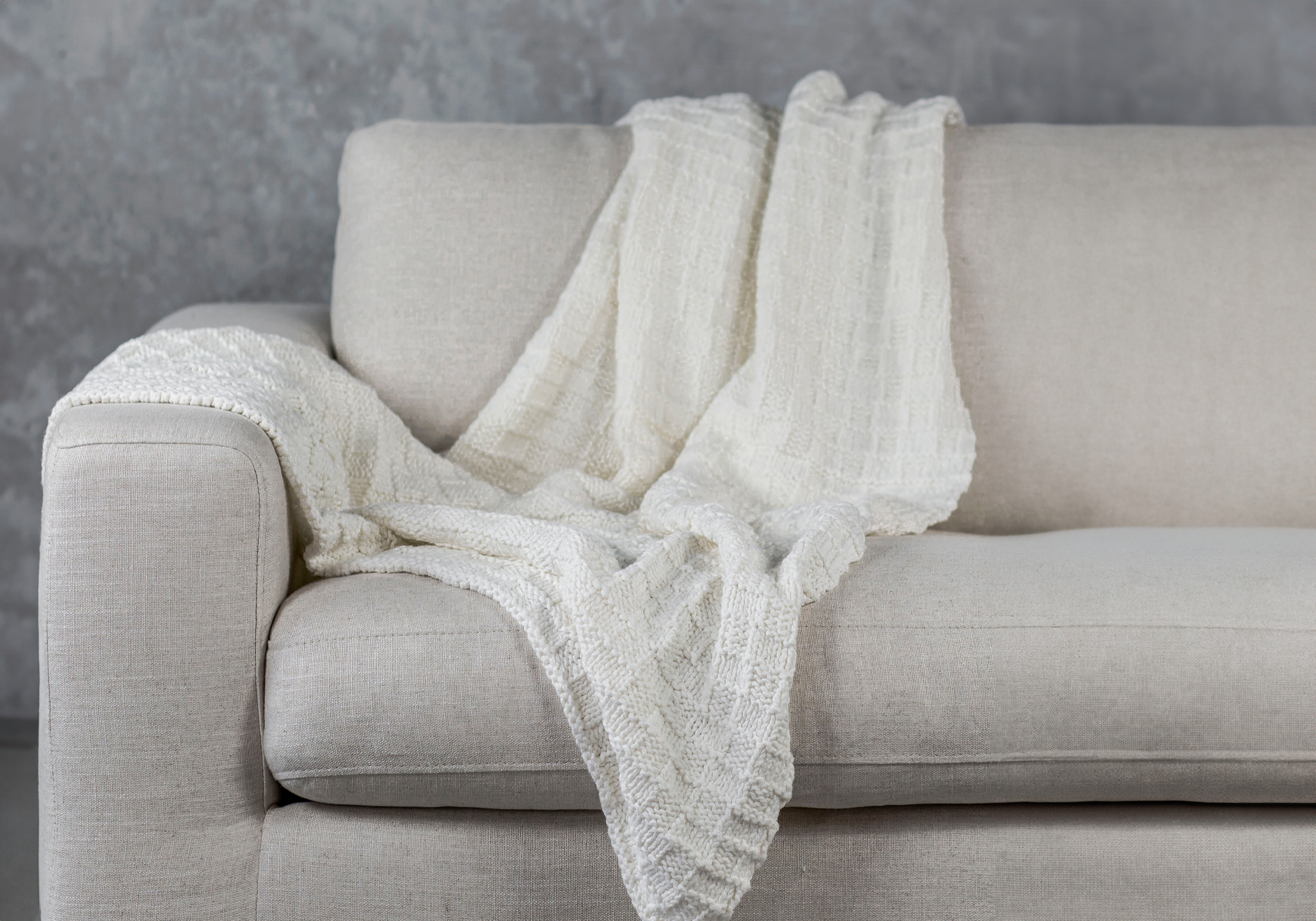 Basket Ivory Throw
