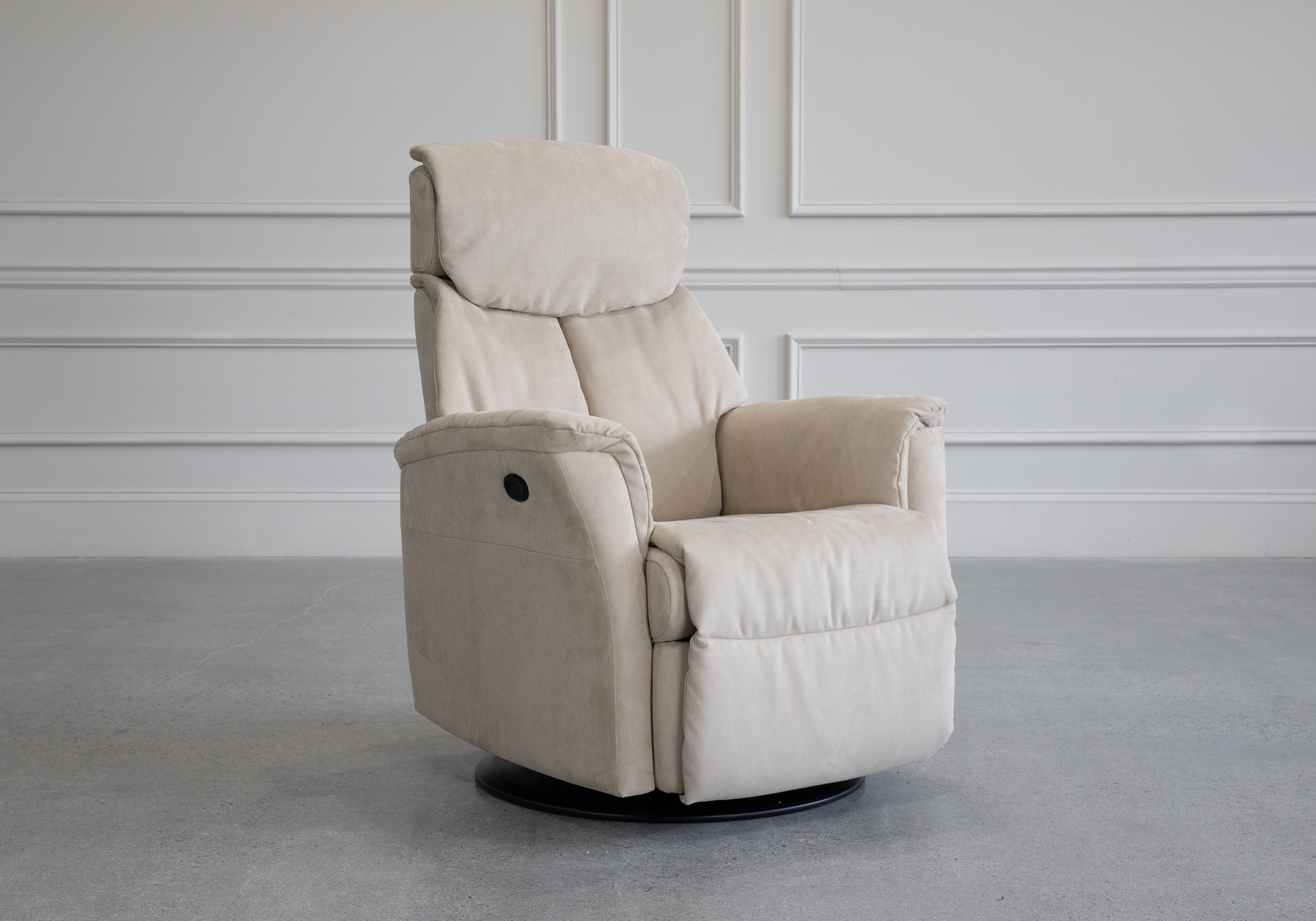 Master Recliner Flax Angle 1