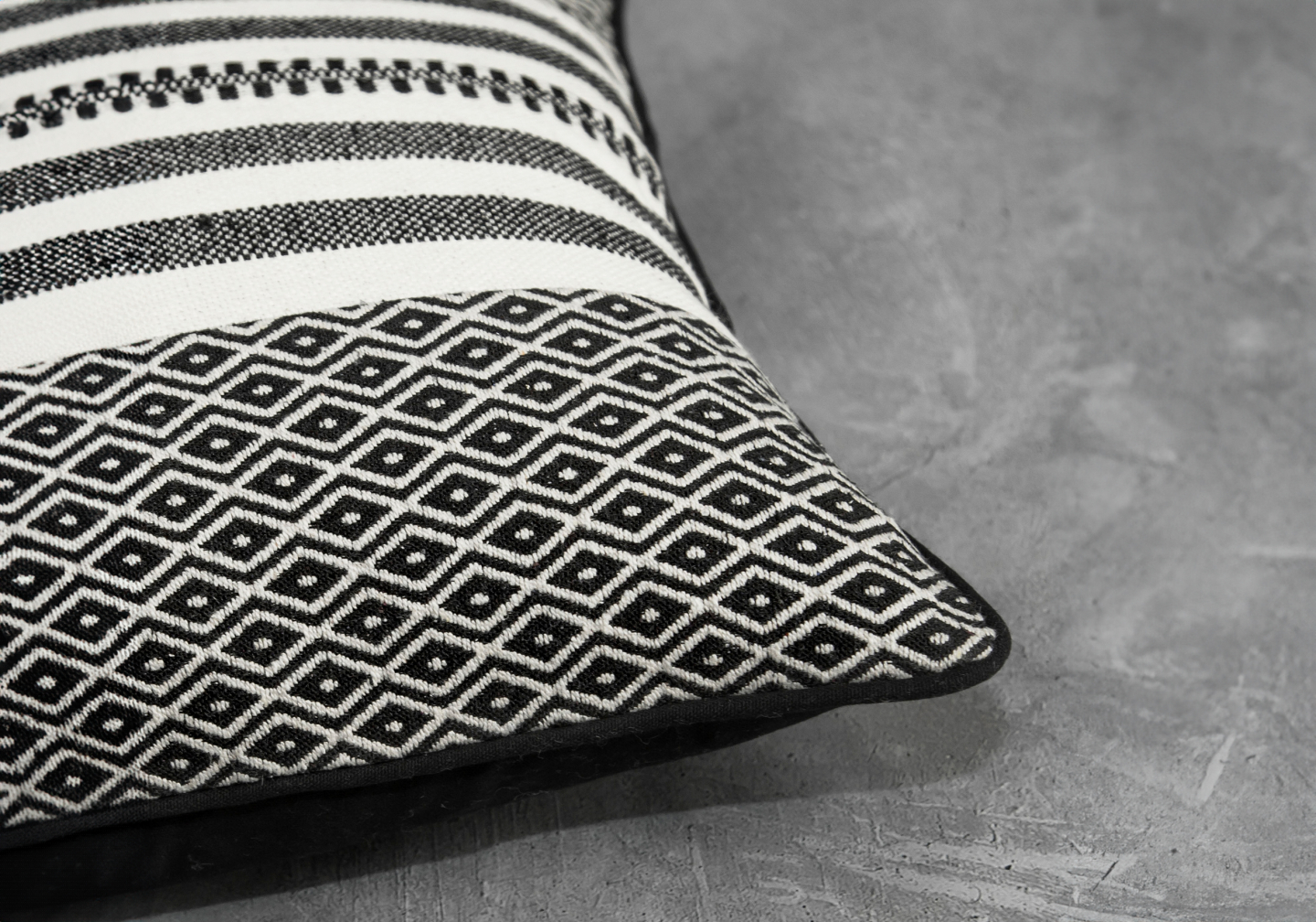 Pround Nat Pillow Close Up