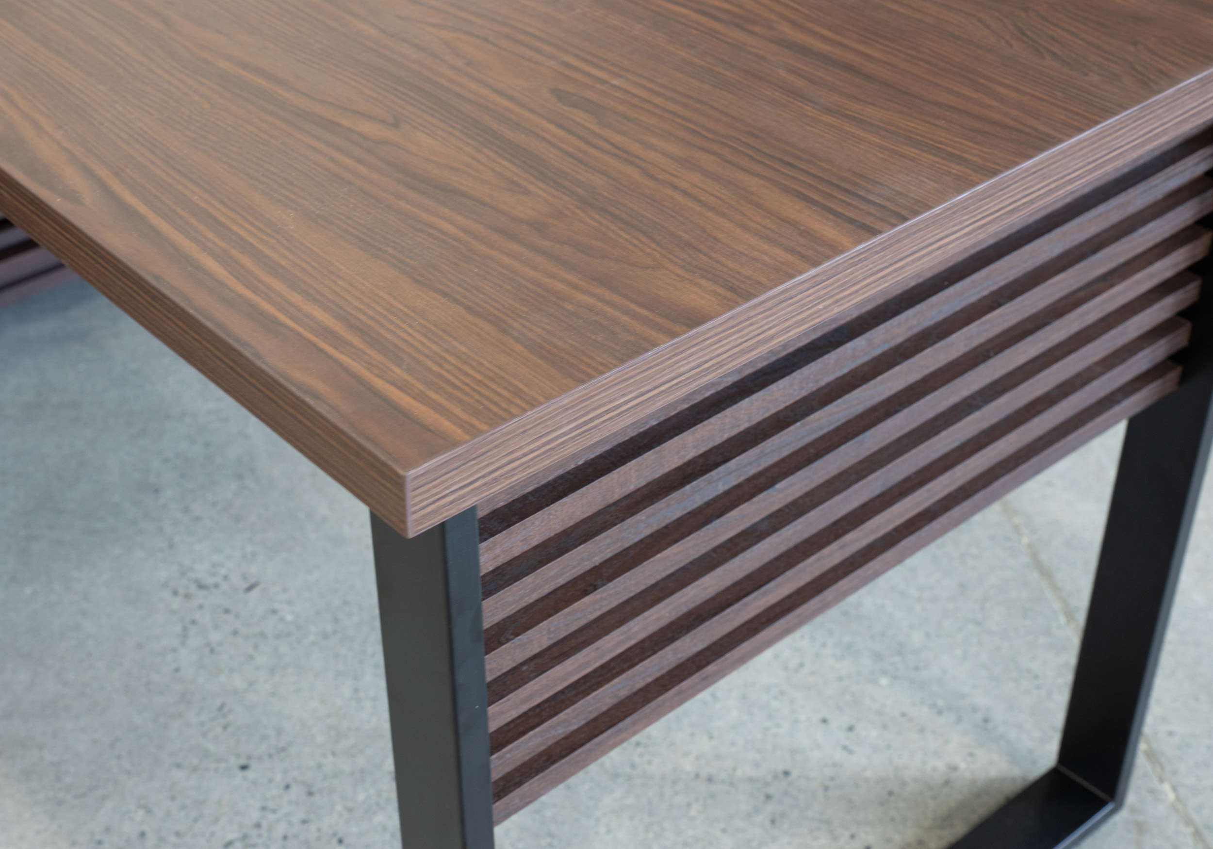 Bisana Executive Desk Detail Colour Bisana Executive Desk Detail Colour