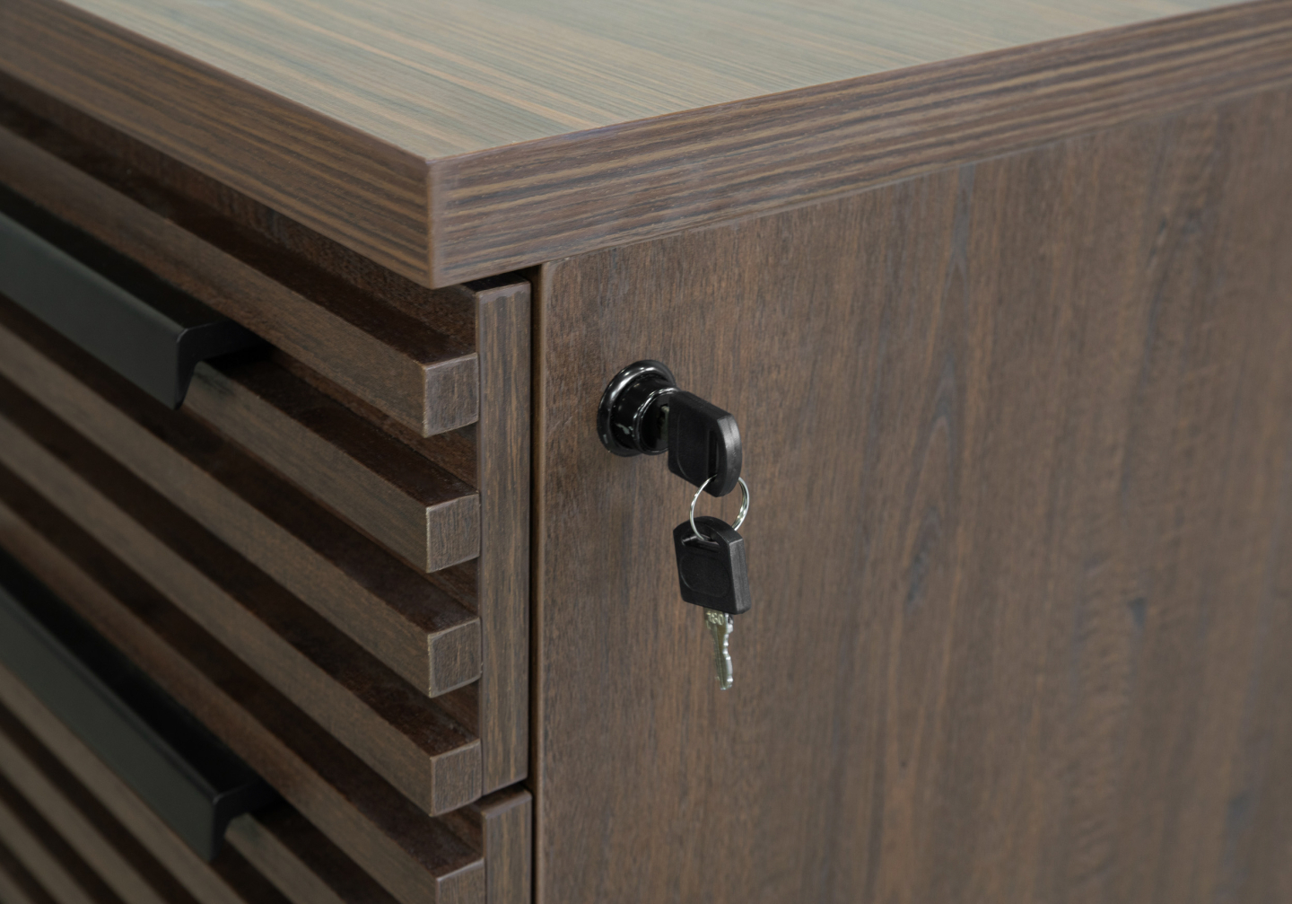 Bisana Pedestal Key Lock