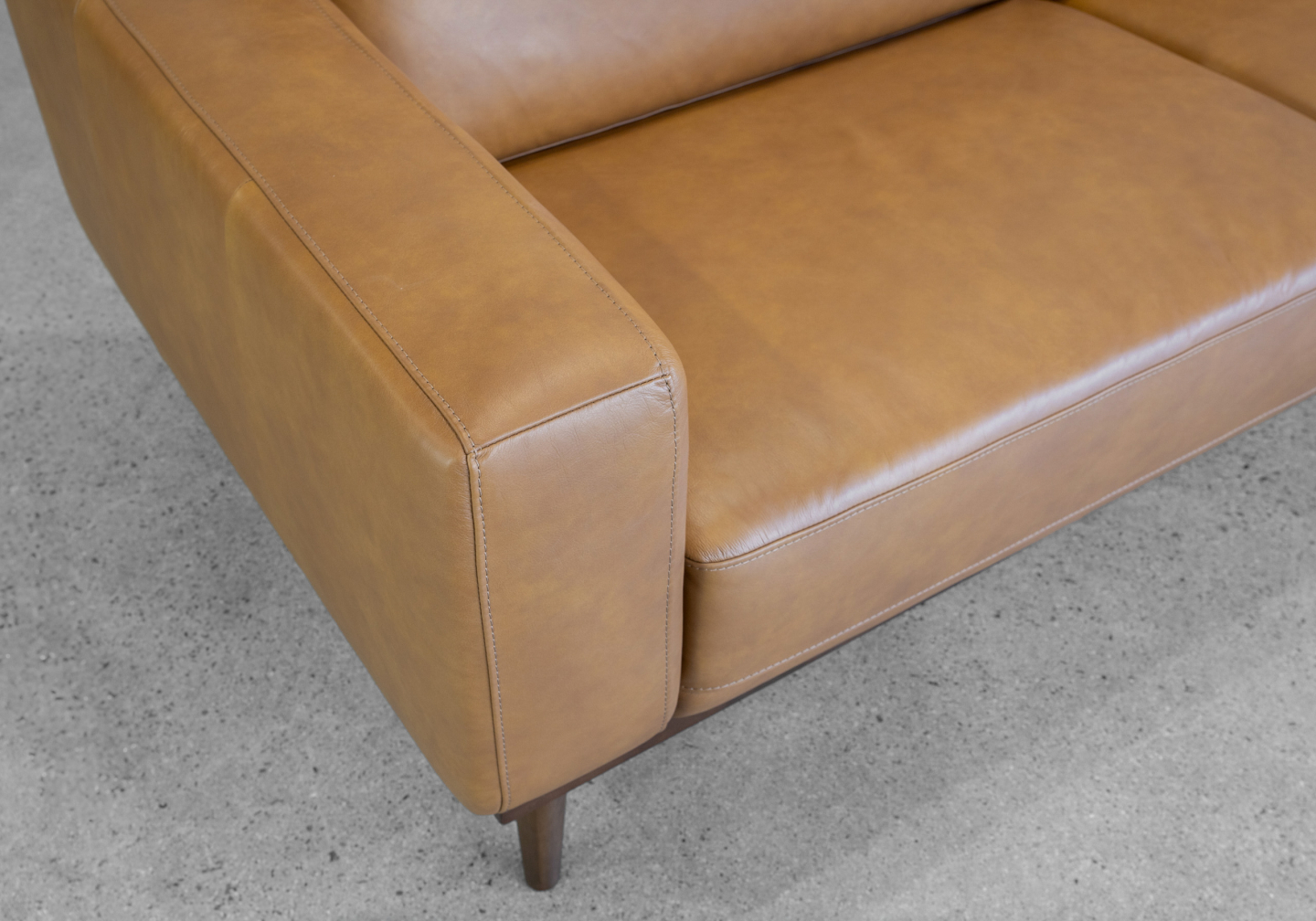 Renio Vintage Tan Leather Sofa - Close Up