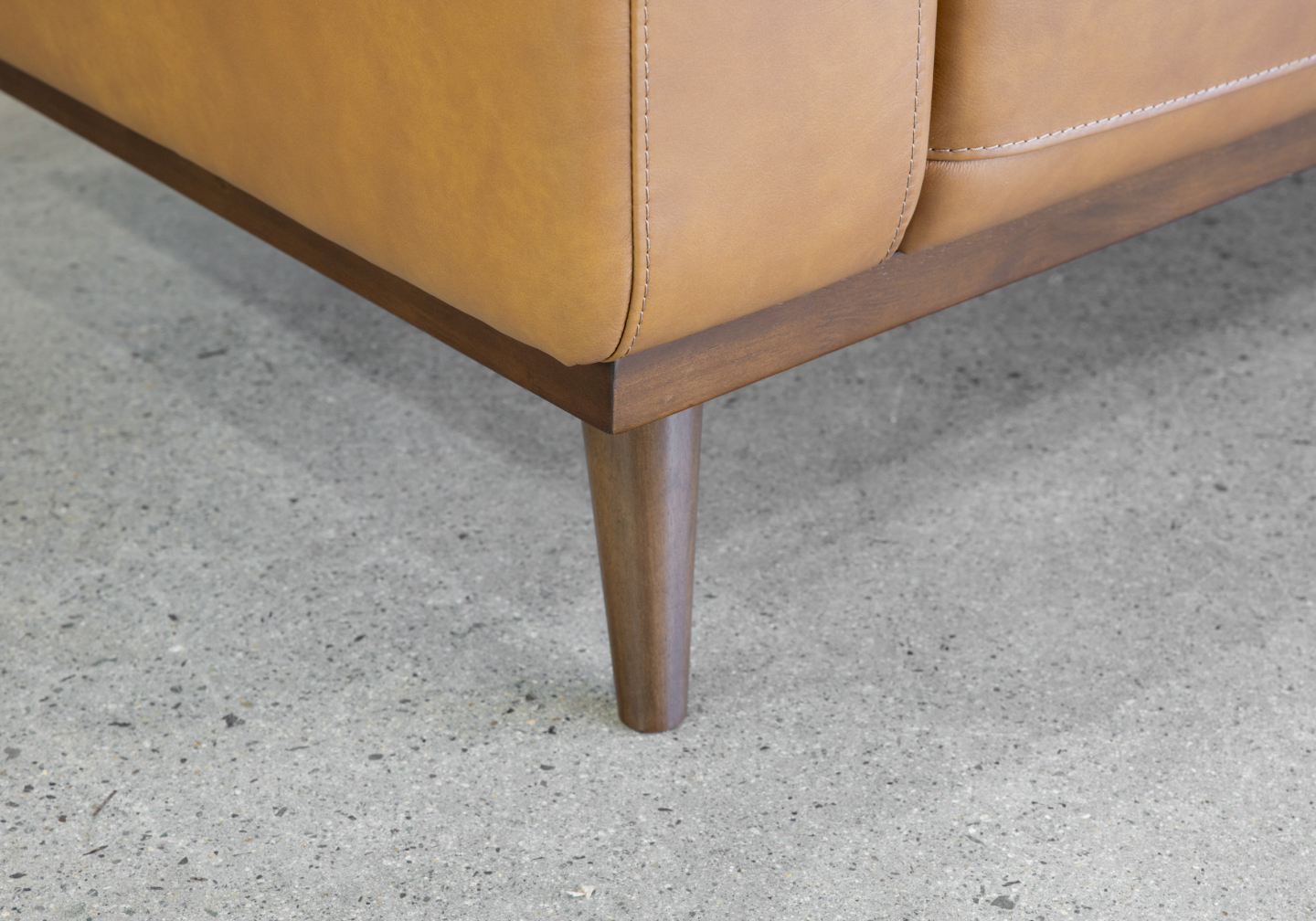 Renio Vintage Tan Leather Sofa - Leg