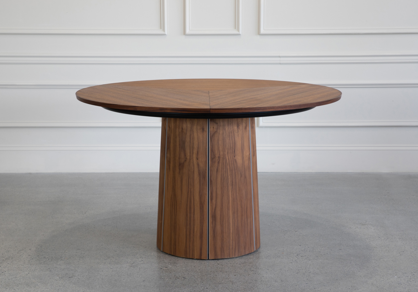 SM33 Dining Table Walnut Oil Front