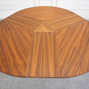 SM33 Dining Table Walnut Oil Top Detail SM33 Dining Table Walnut Oil Top Detail