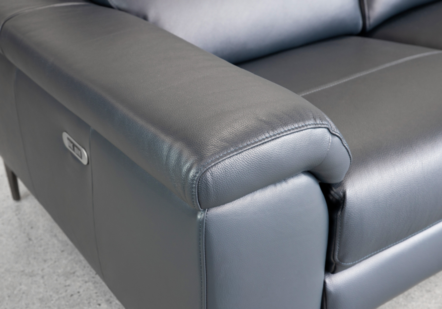 Stockholm Power Midnight Leather Loveseat - Close Up