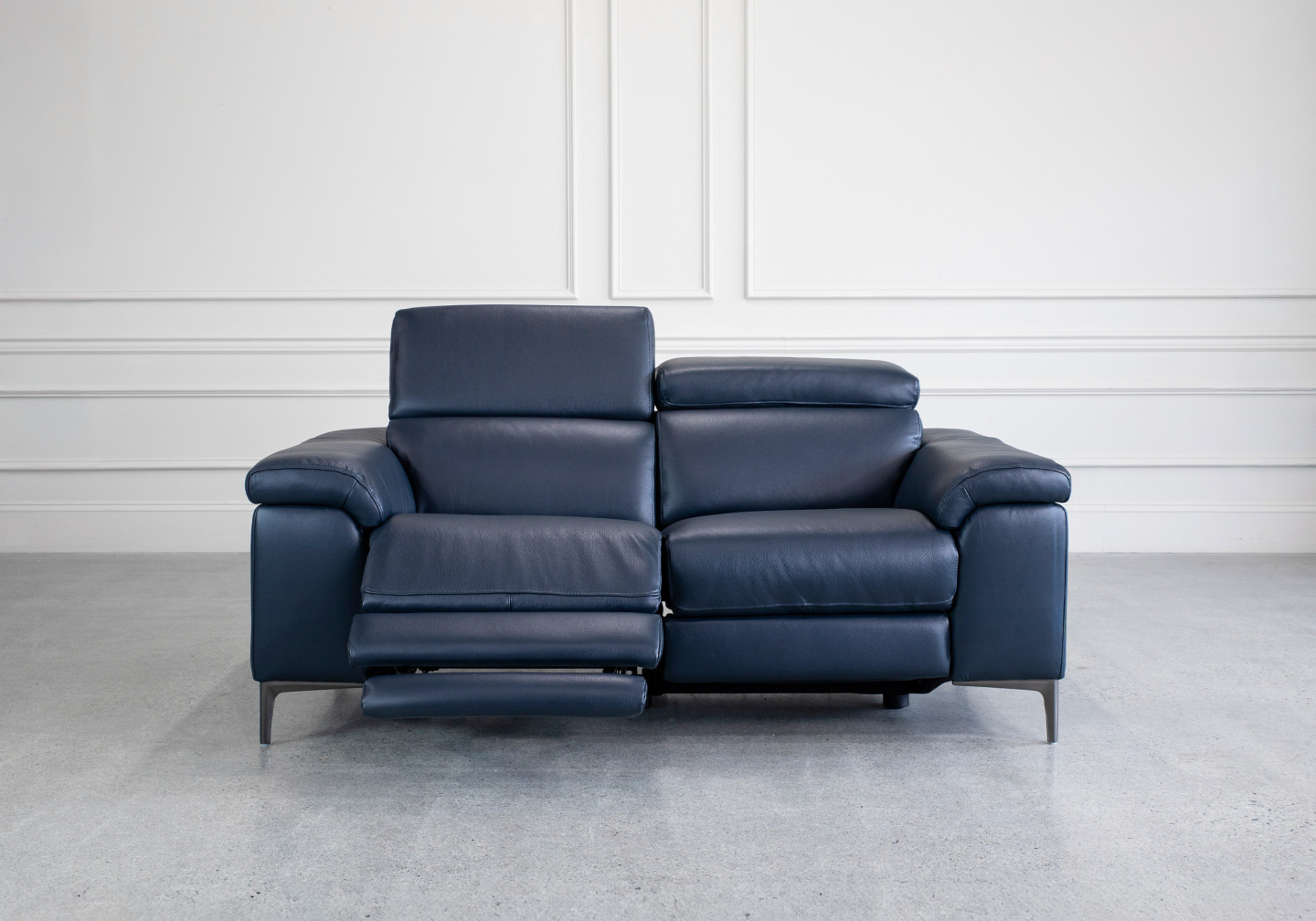 Stockholm Power Midnight Leather Loveseat - Front Recline