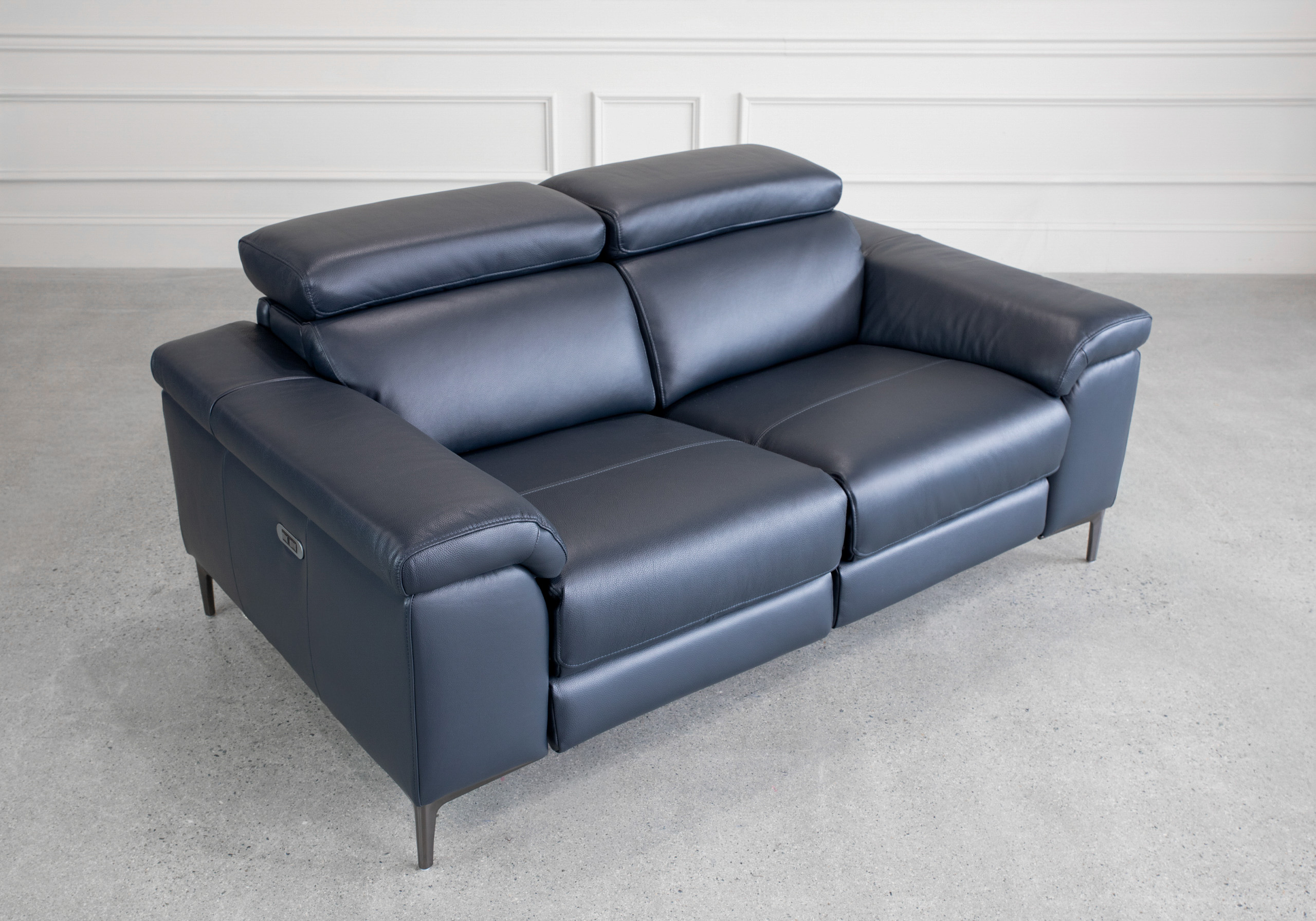 Stockholm Power Midnight Leather Loveseat Stockholm Power Midnight Leather Loveseat