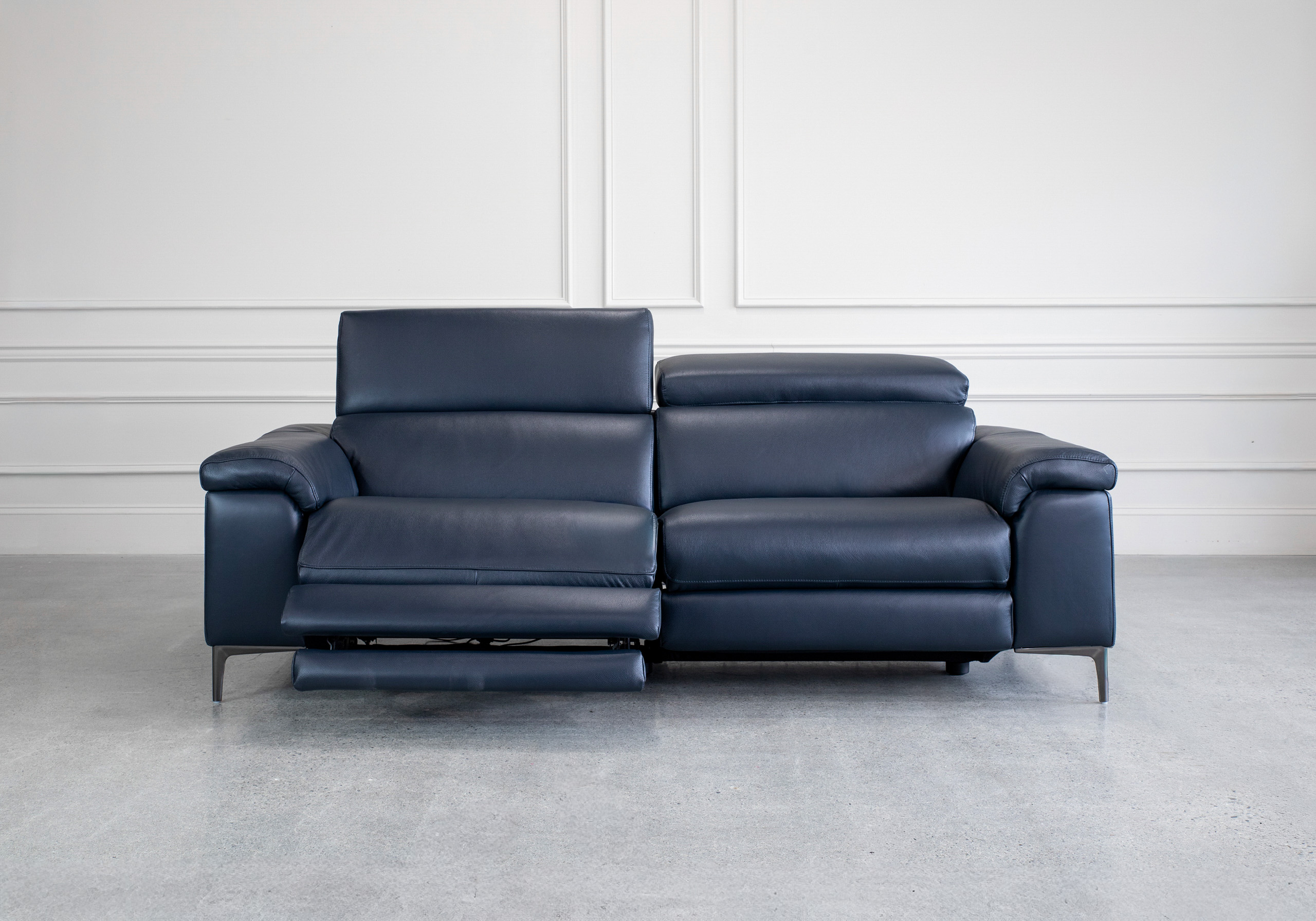 Stockholm Power Midnight Leather Sofa - Front Recline