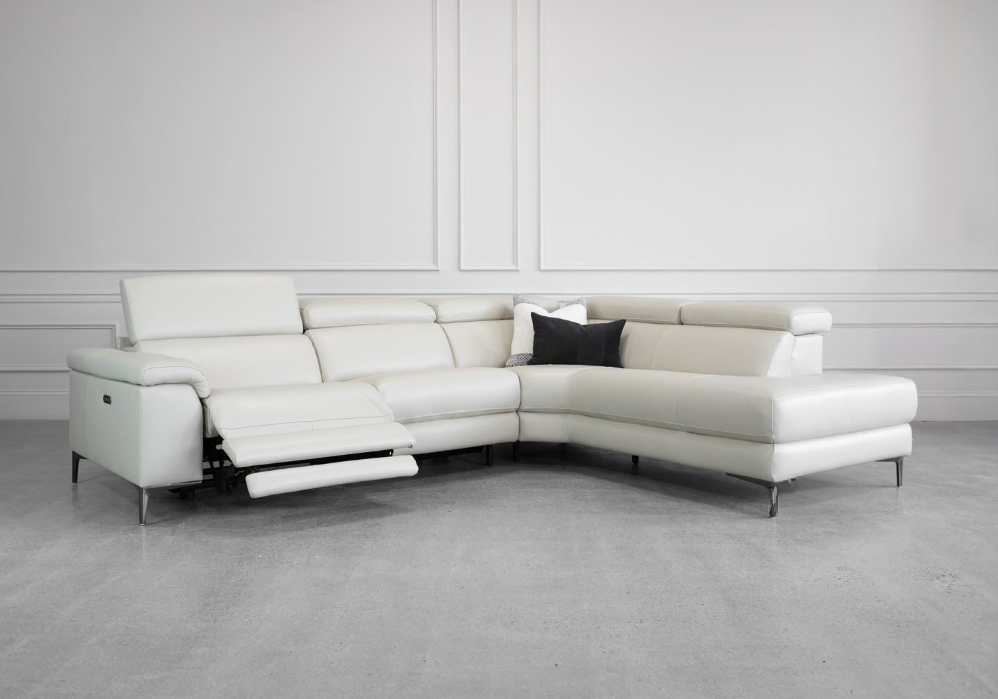 Stockholm RF L. Grey M1205 Leather Sectional