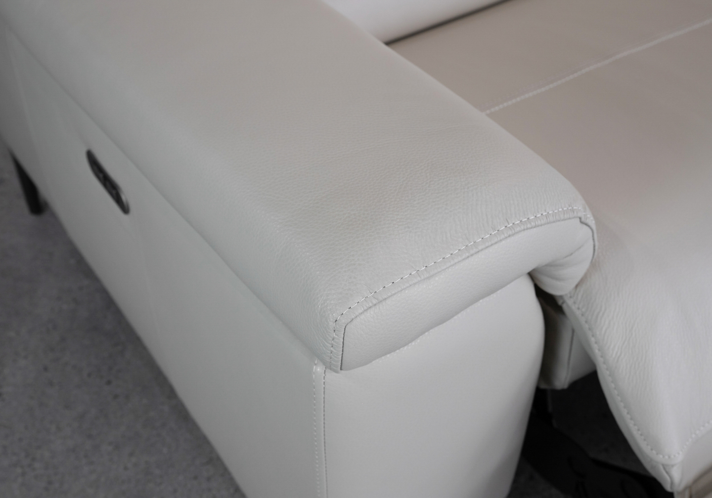 Stockholm RF L. Grey M1205 Leather Sectional - Close Up