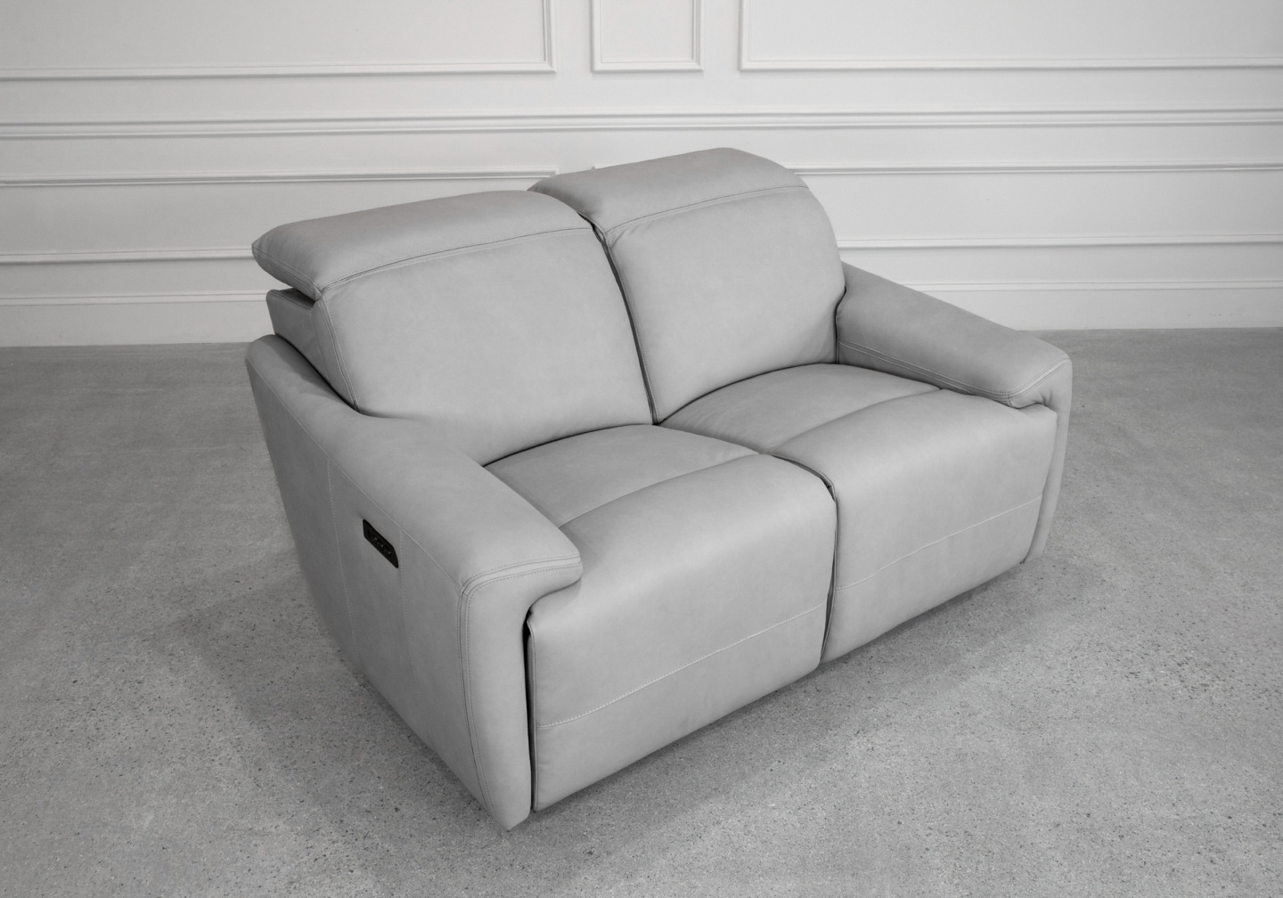 Derby Power Leather Loveseat in Light Grey