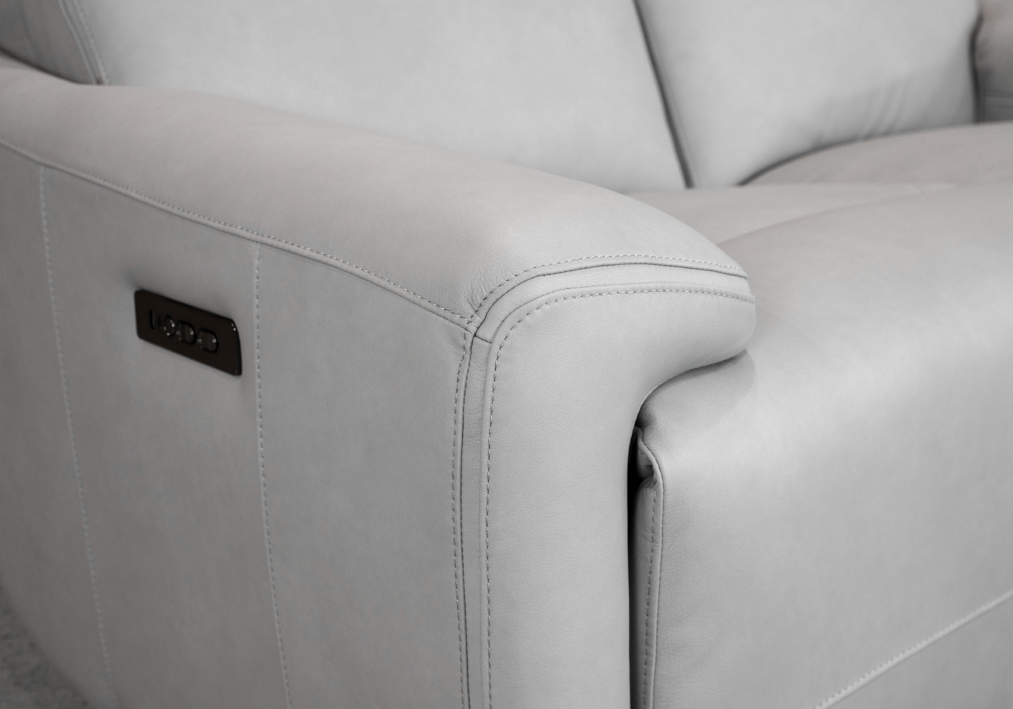 Derby Power Leather Loveseat in Light Grey - Close Up